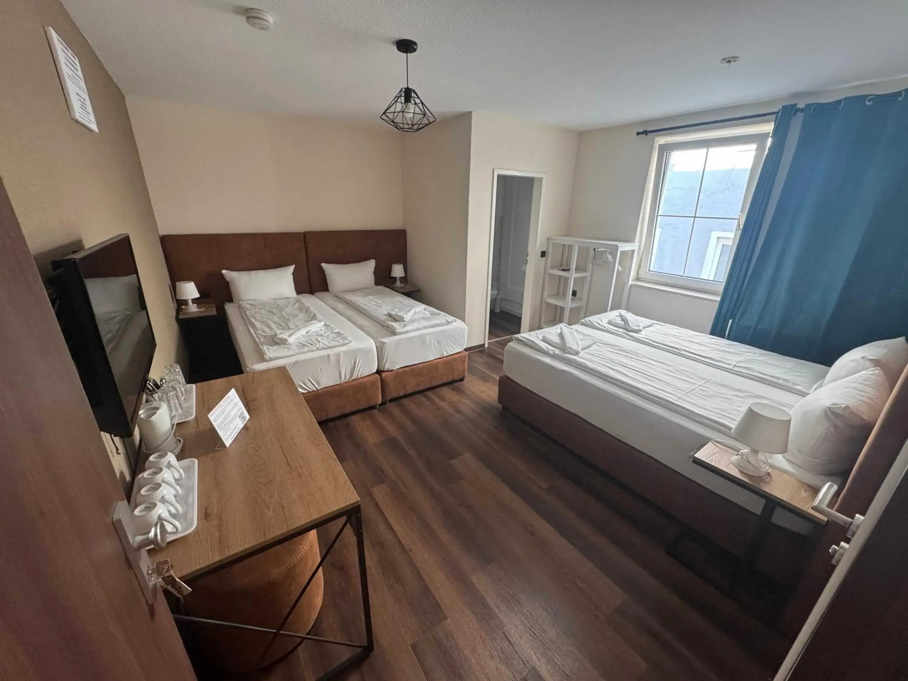 Family Room with Private Bathroom in Hotel Capitol Zentrum - 24h - Family Room with Private Bathroom in Hotel Capitol Zentrum - 24h -