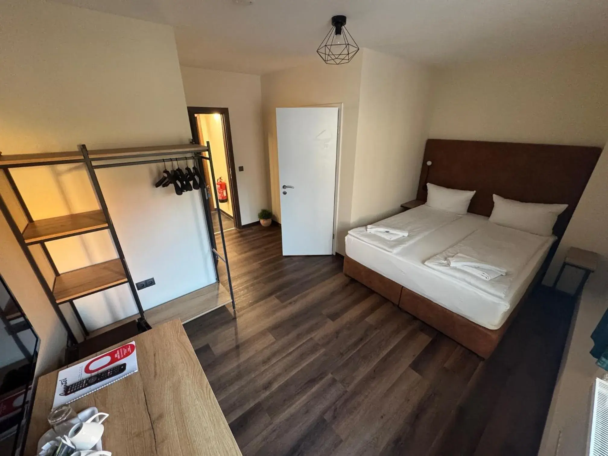 King Room with Private Bathroom in Hotel Capitol Zentrum - 24h - King Room with Private Bathroom in Hotel Capitol Zentrum - 24h -
