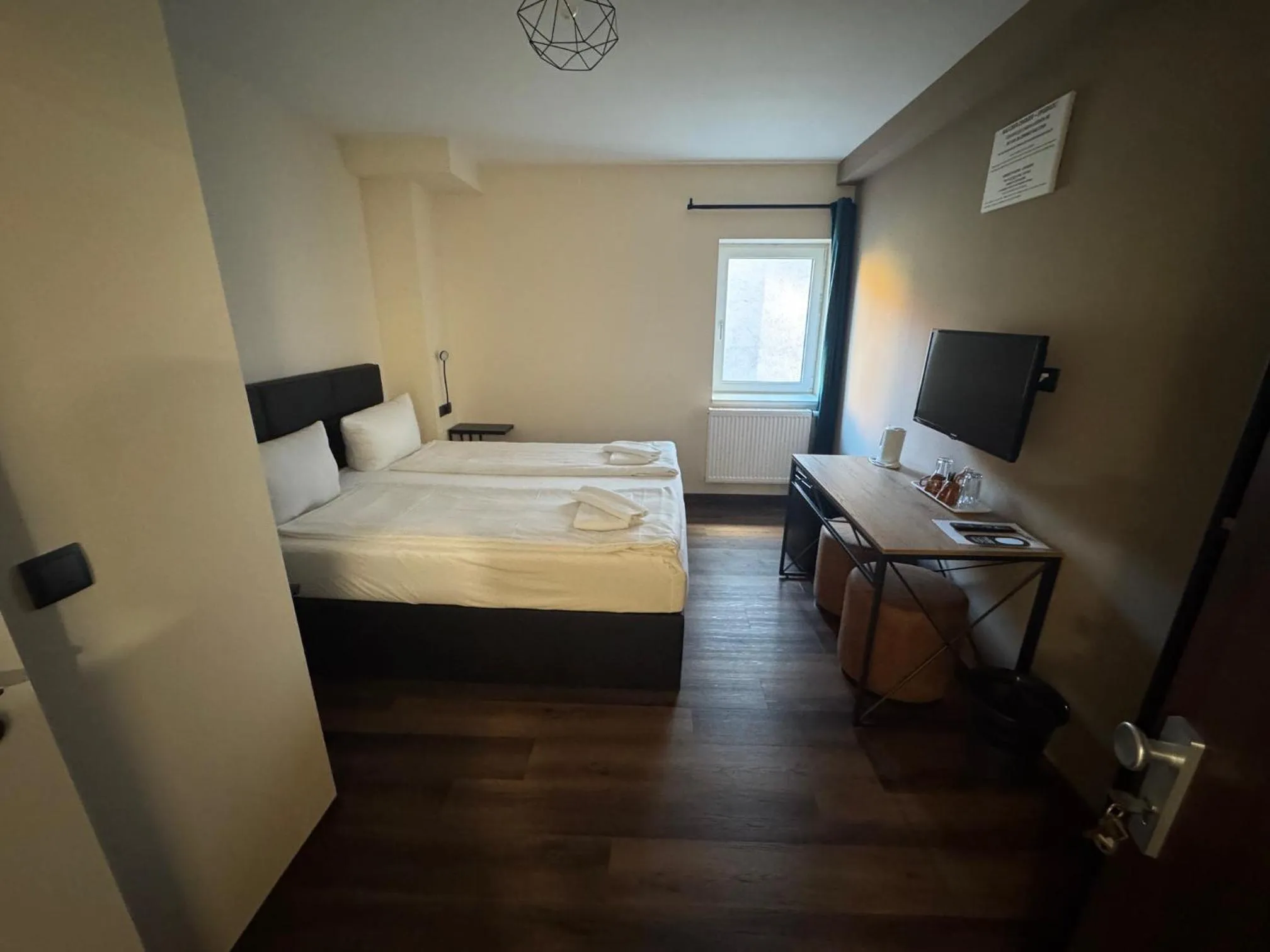 Photo of the whole room, Bed in Hotel Capitol Zentrum - 24h -