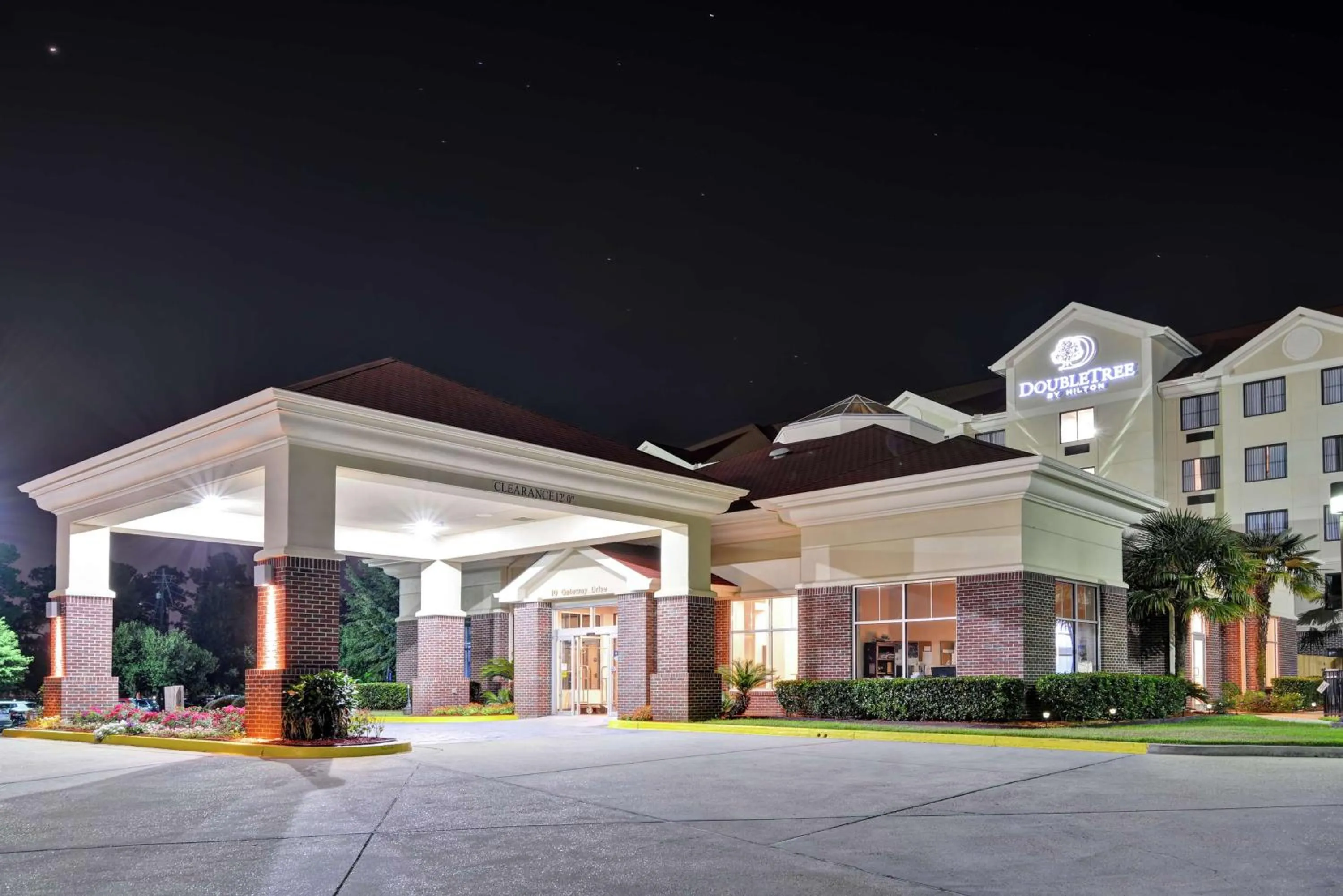 Property building in DoubleTree by Hilton Hattiesburg, MS