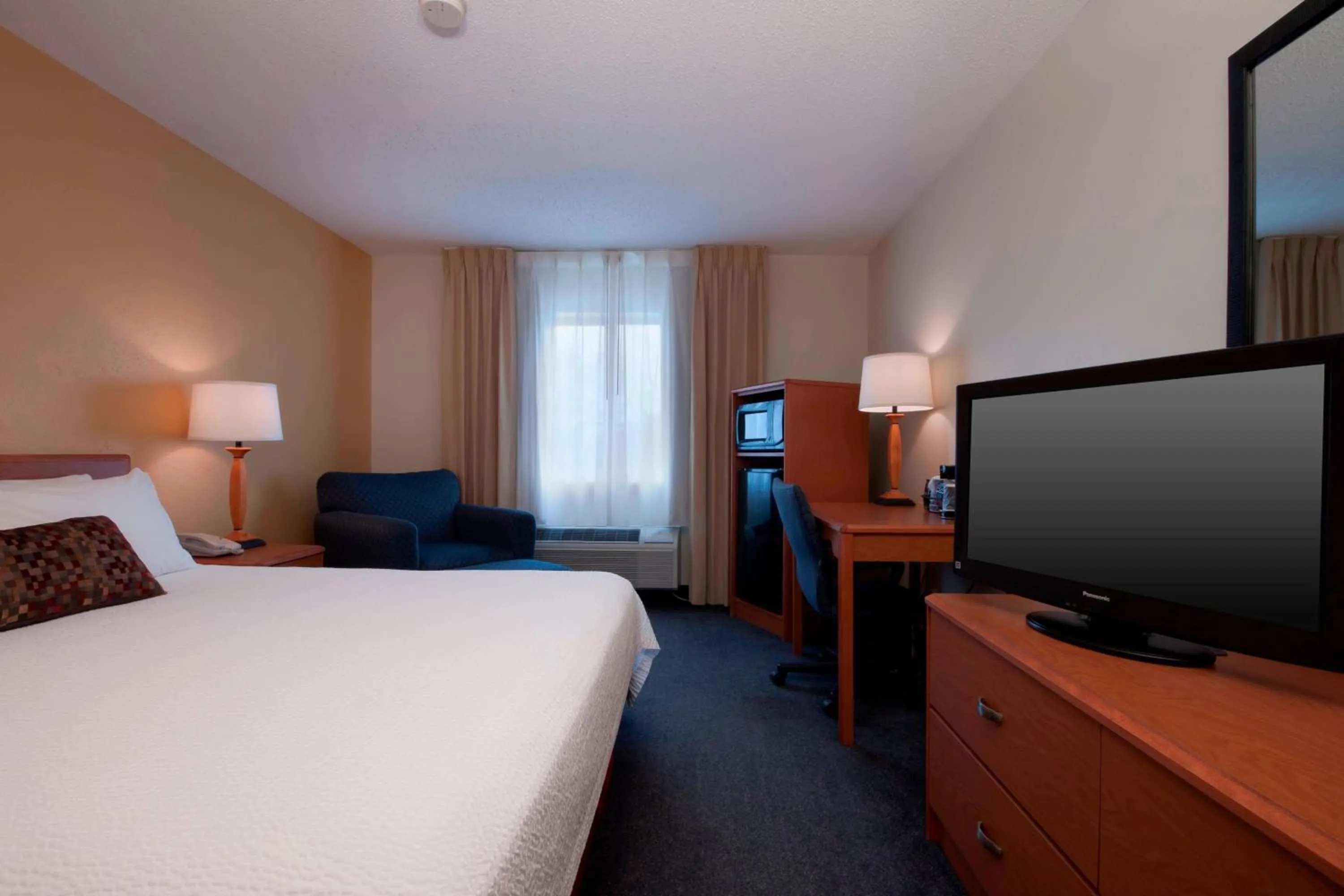Photo of the whole room, Bed in Fairfield Inn by Marriott Joliet South