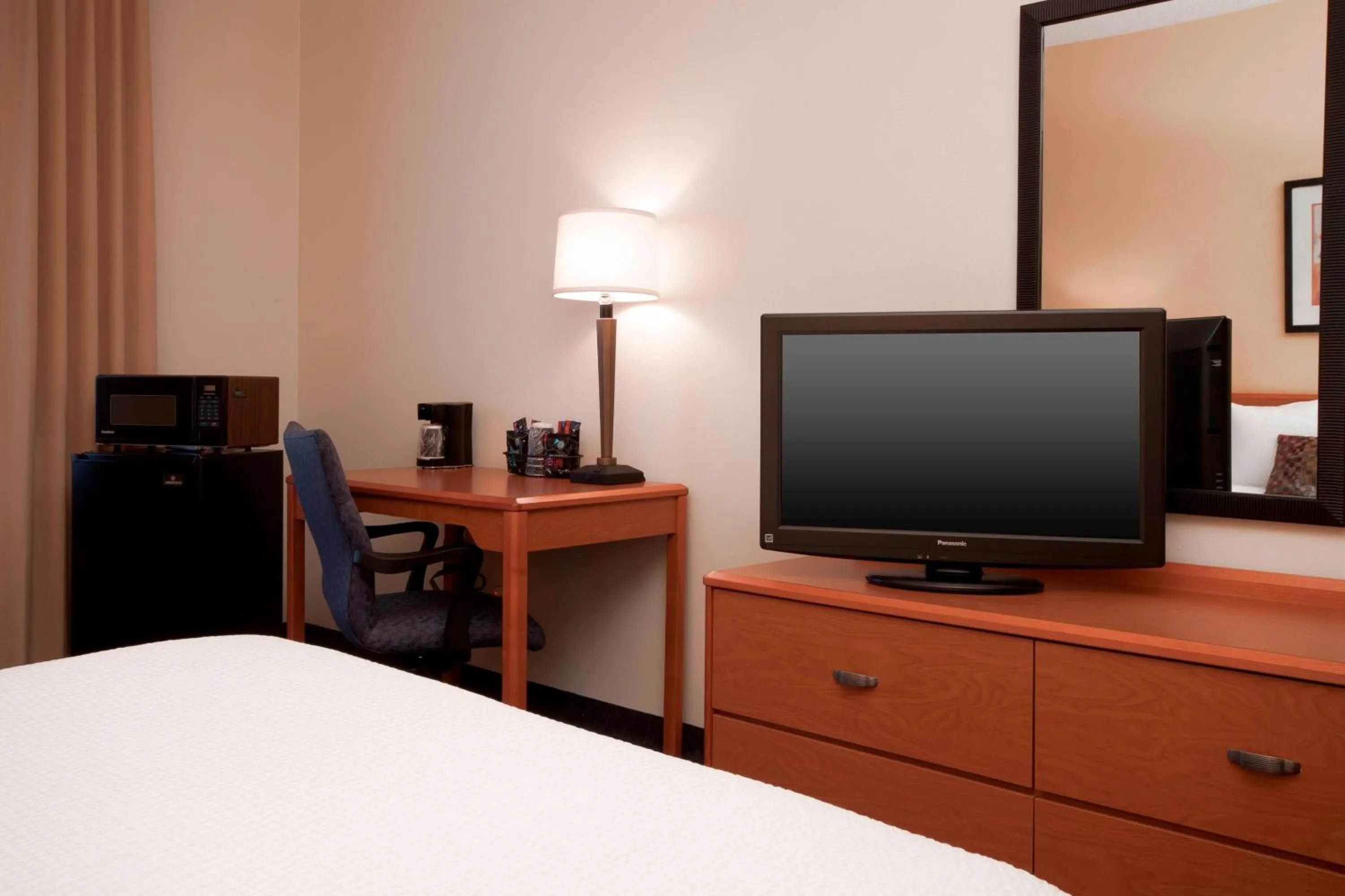 Photo of the whole room, Bed in Fairfield Inn by Marriott Joliet South