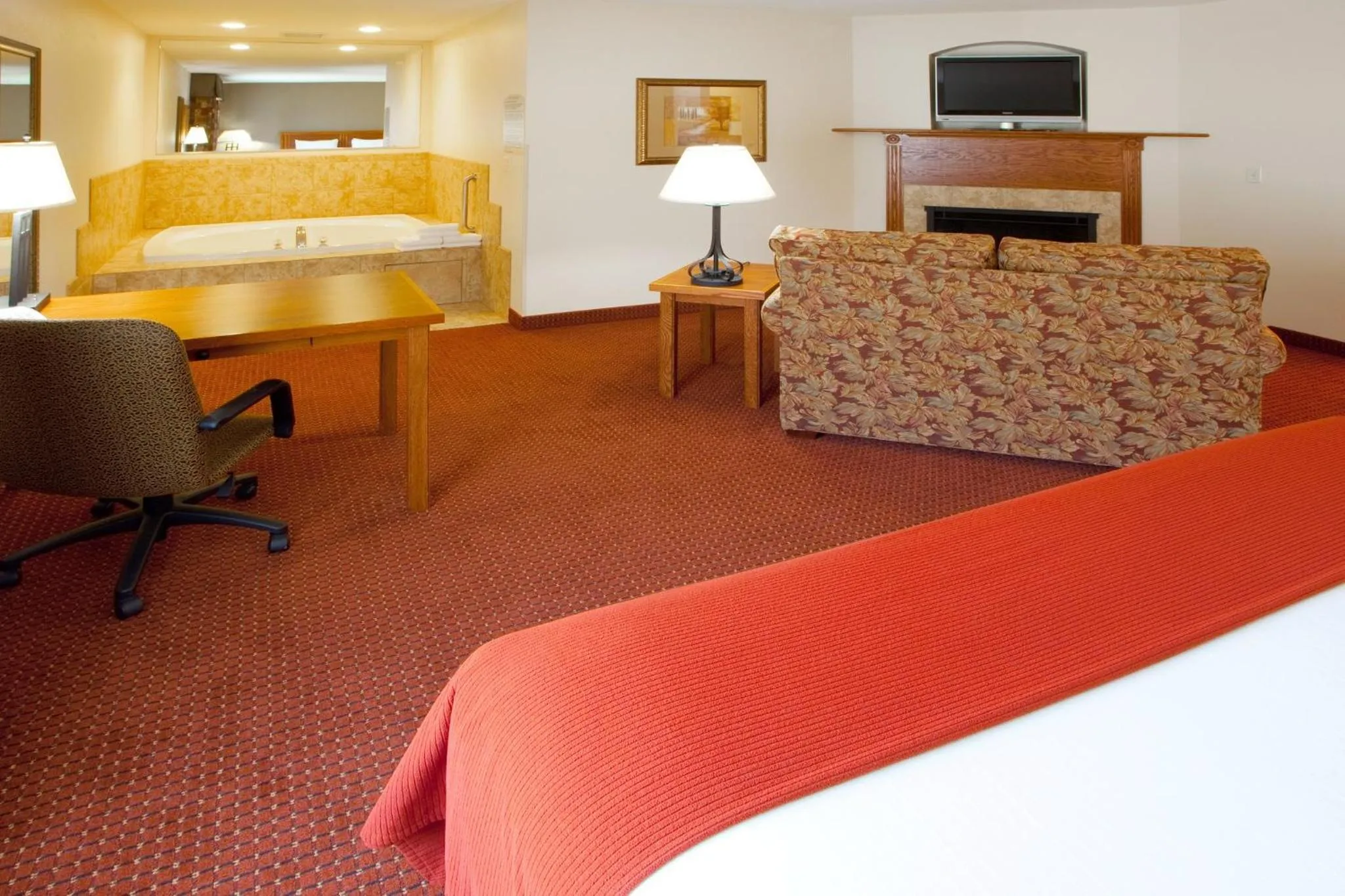 Photo of the whole room, Bed in Holiday Inn Express Hotel & Suites Weston by IHG