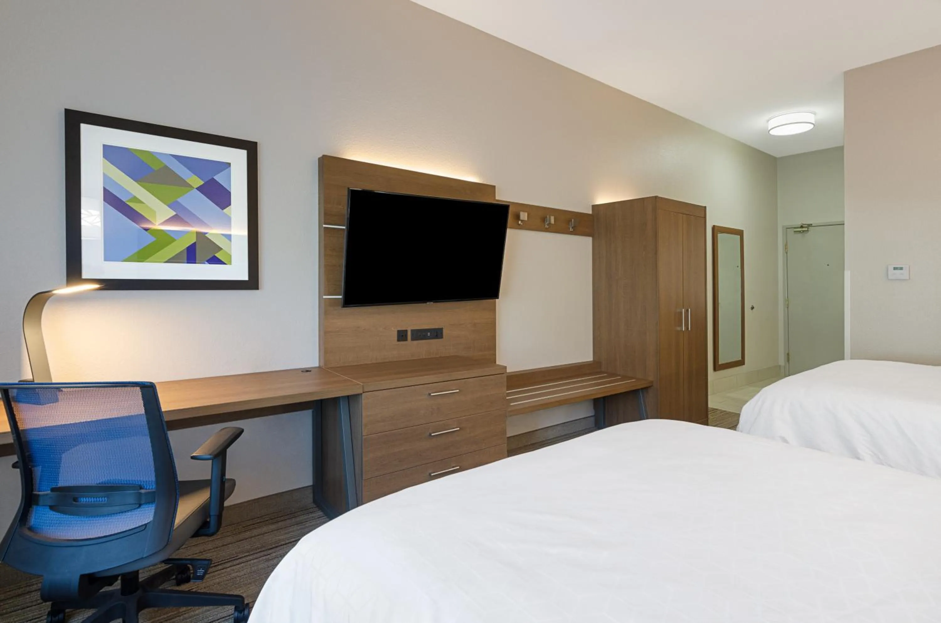 Bed in Holiday Inn Express Hotel & Suites Weston by IHG