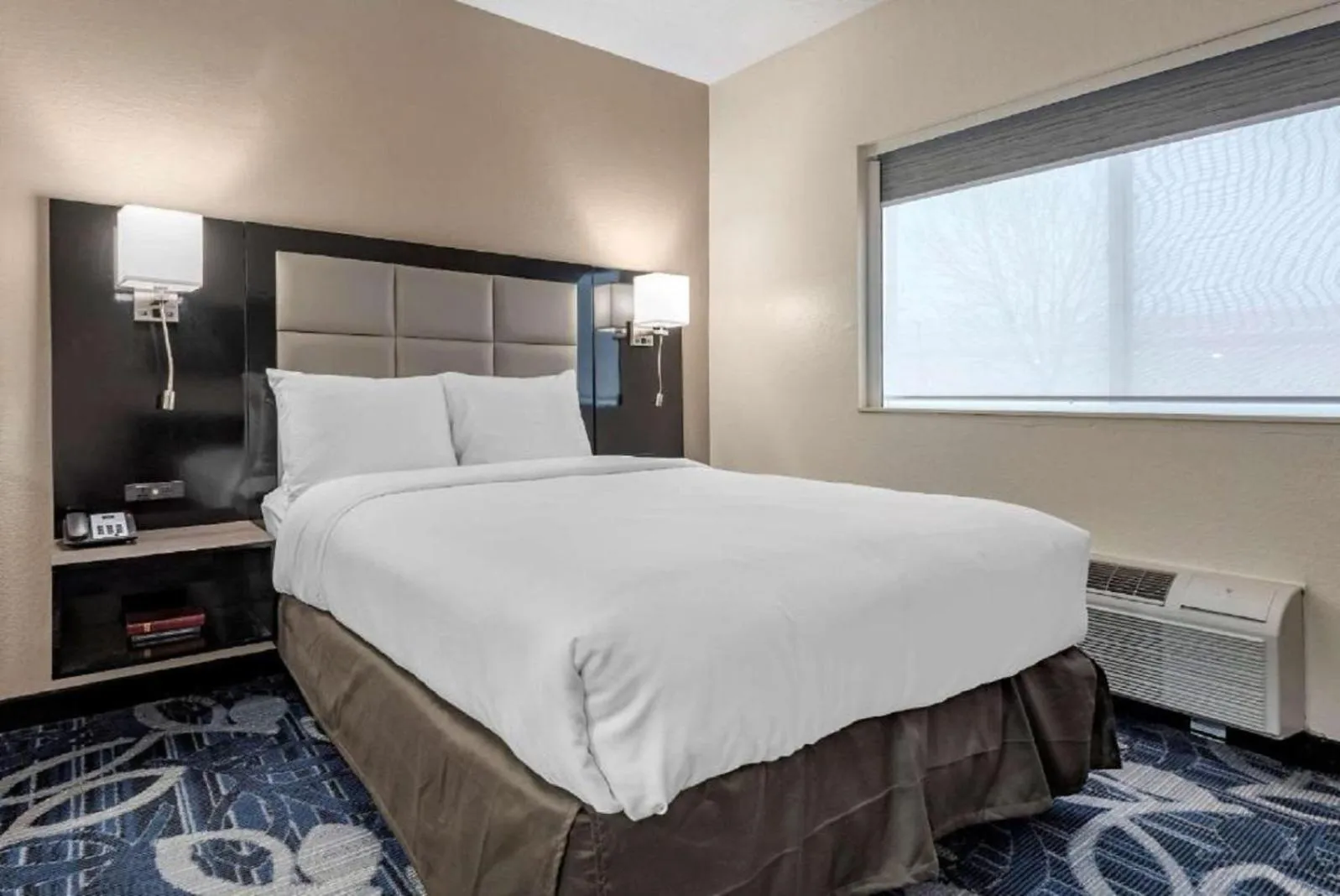 Guests, Bed in Comfort Inn & Suites Liverpool - Syracuse