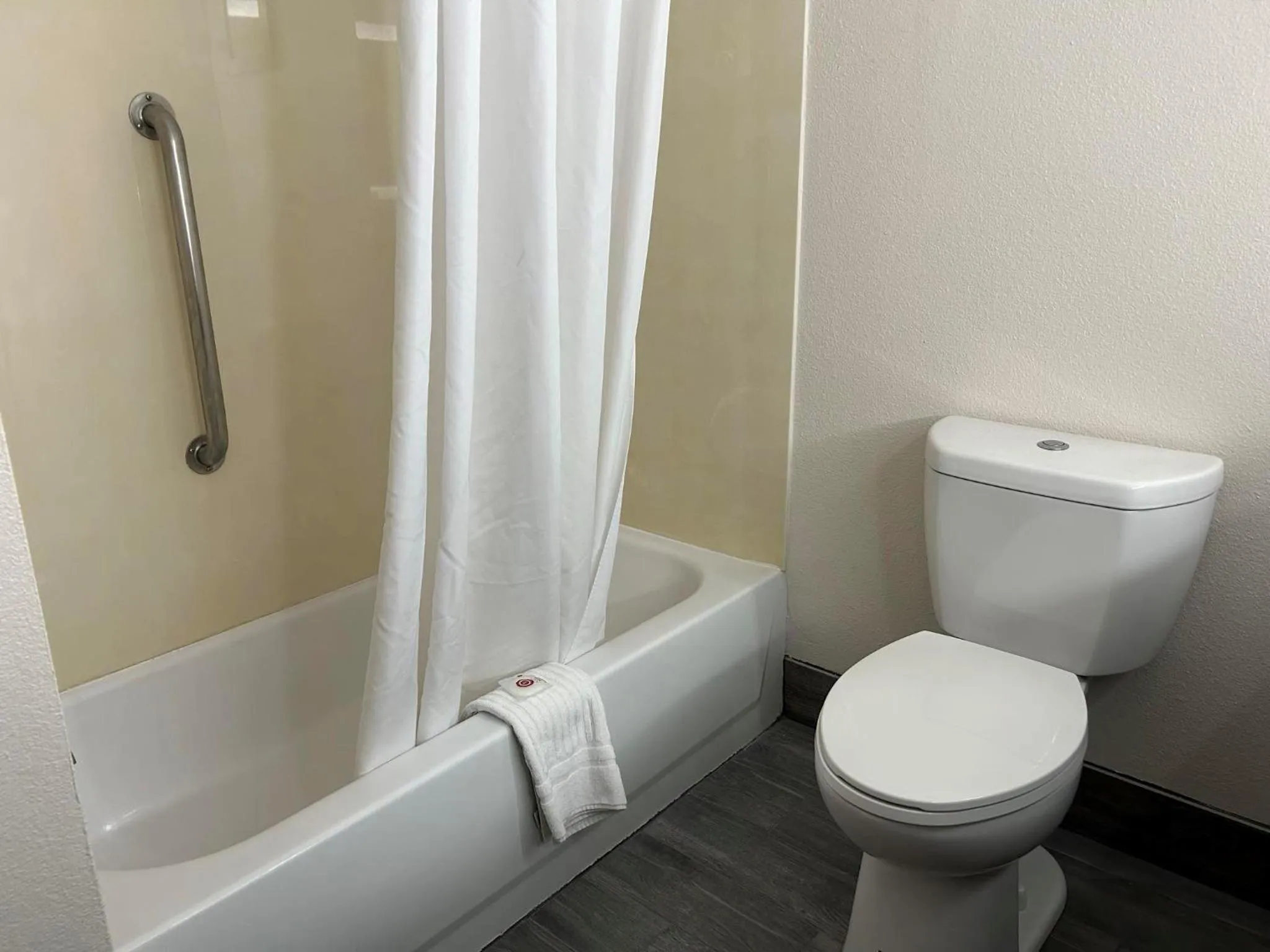 Bath in Comfort Inn & Suites Liverpool - Syracuse