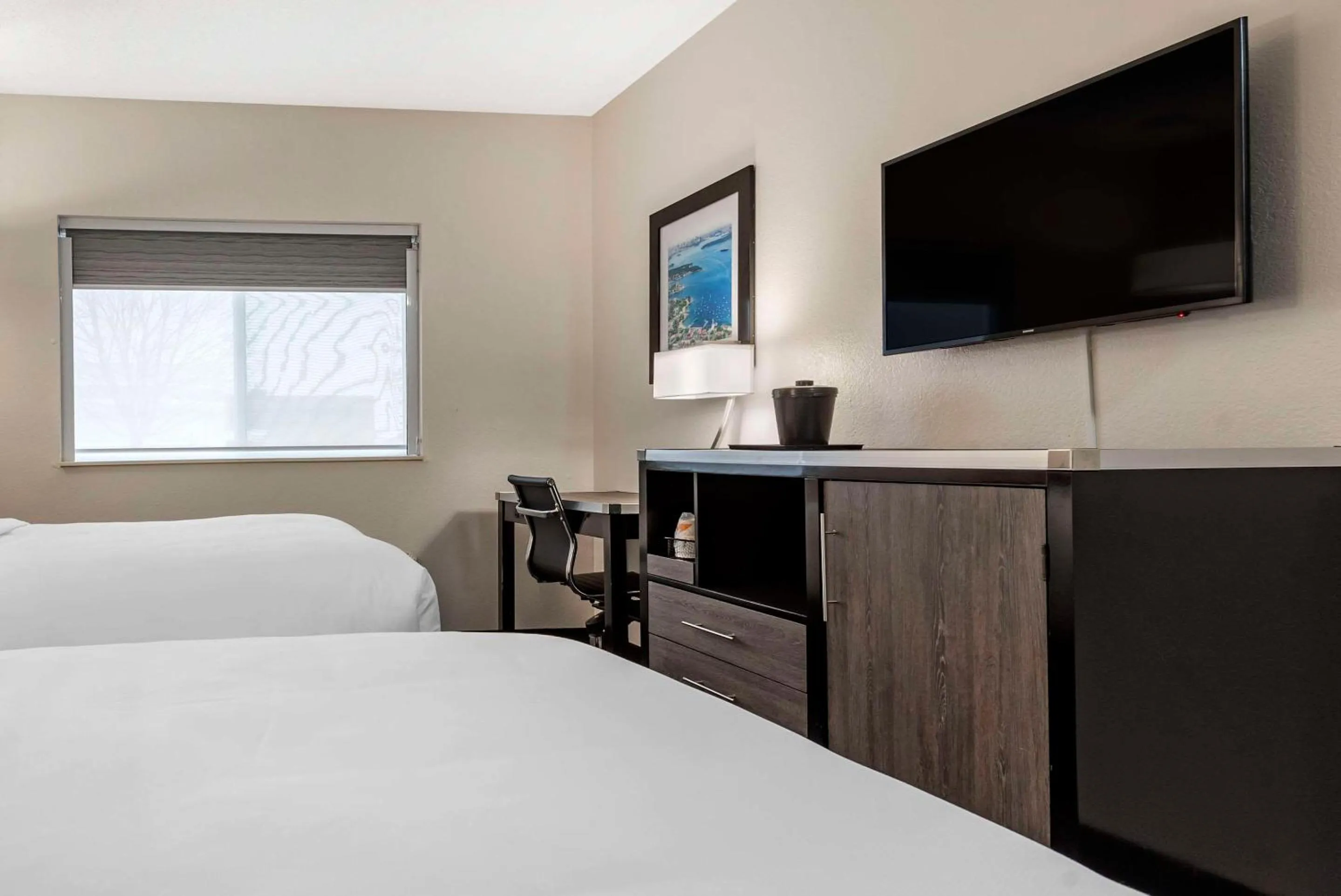 Bedroom, Bed in Comfort Inn & Suites Liverpool - Syracuse