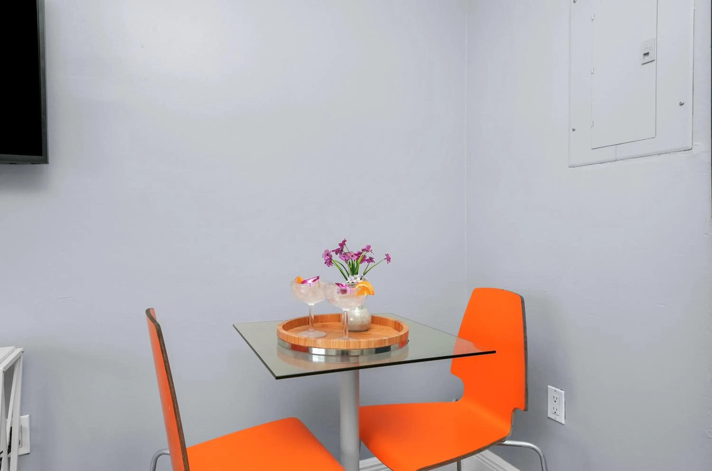 Dining area in Hollywood Beach Suites and Hotel