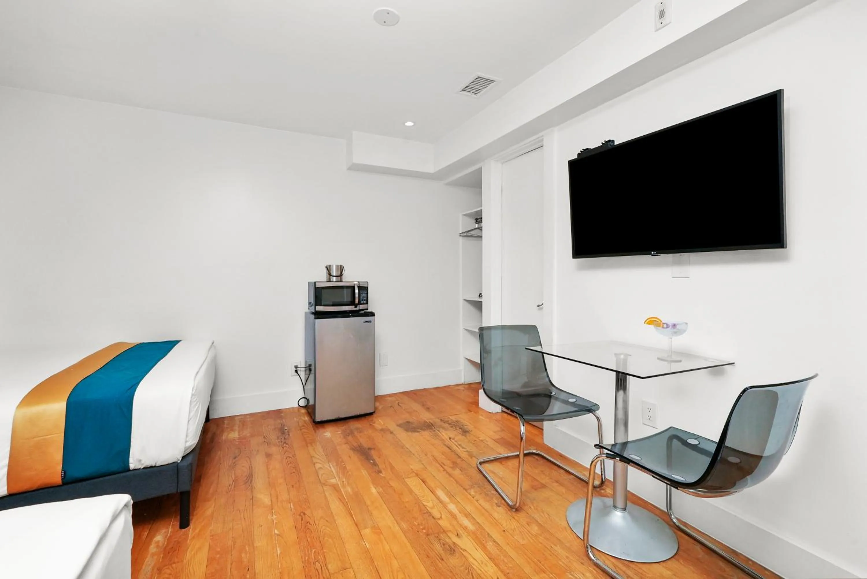 Kitchen or kitchenette in Hollywood Beach Suites and Hotel