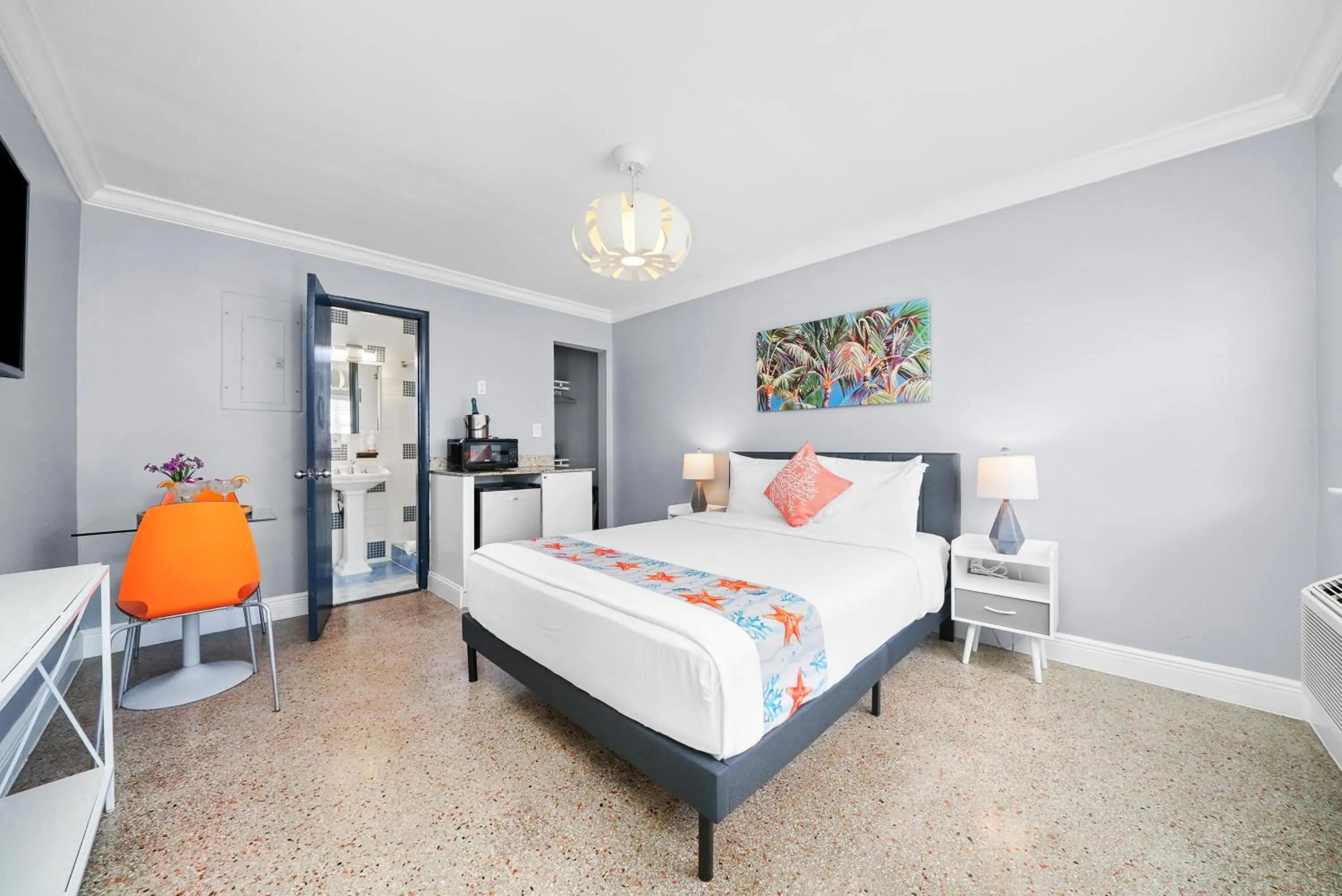 Bedroom, Bed in Hollywood Beach Suites and Hotel