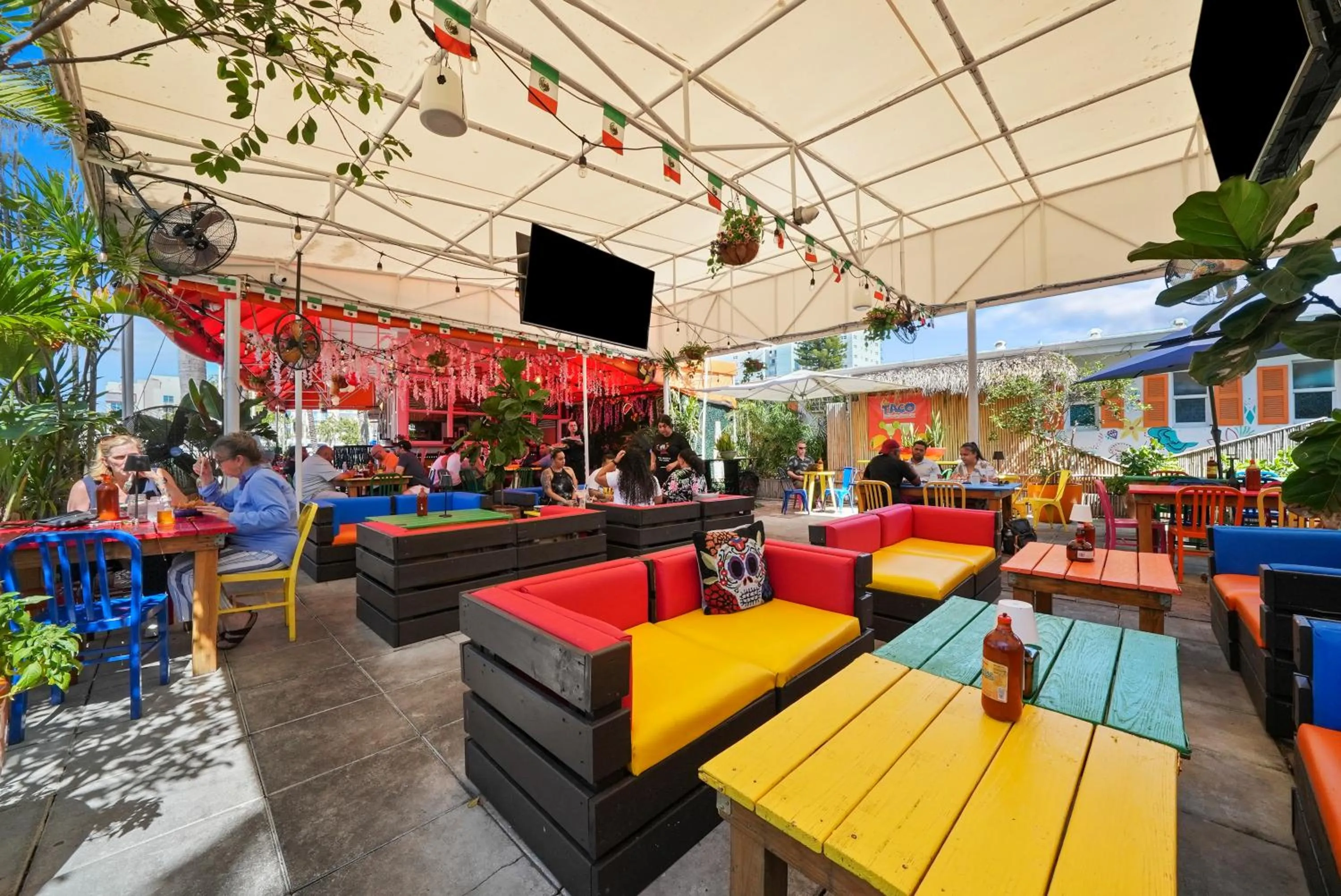 Restaurant/places to eat in Hollywood Beach Suites and Hotel