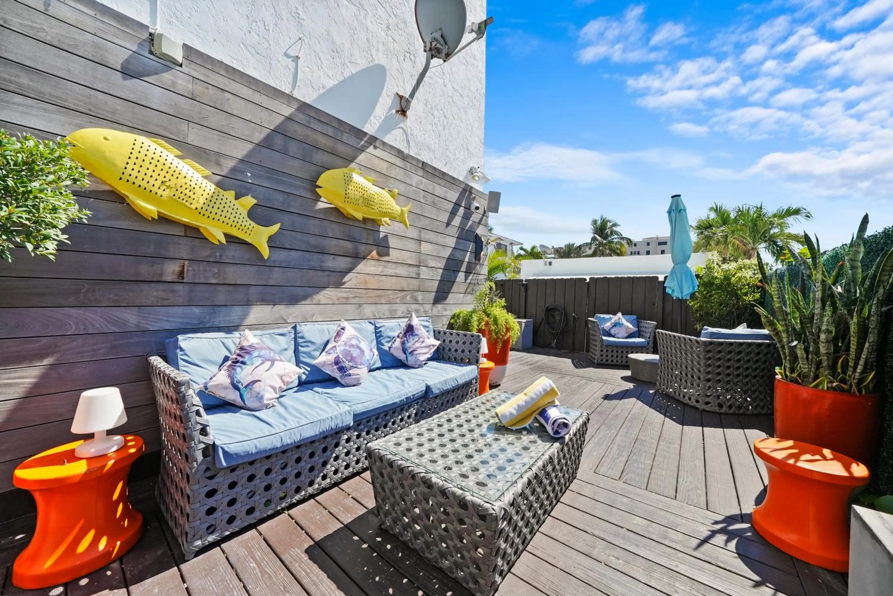 Seating area in Hollywood Beach Suites and Hotel