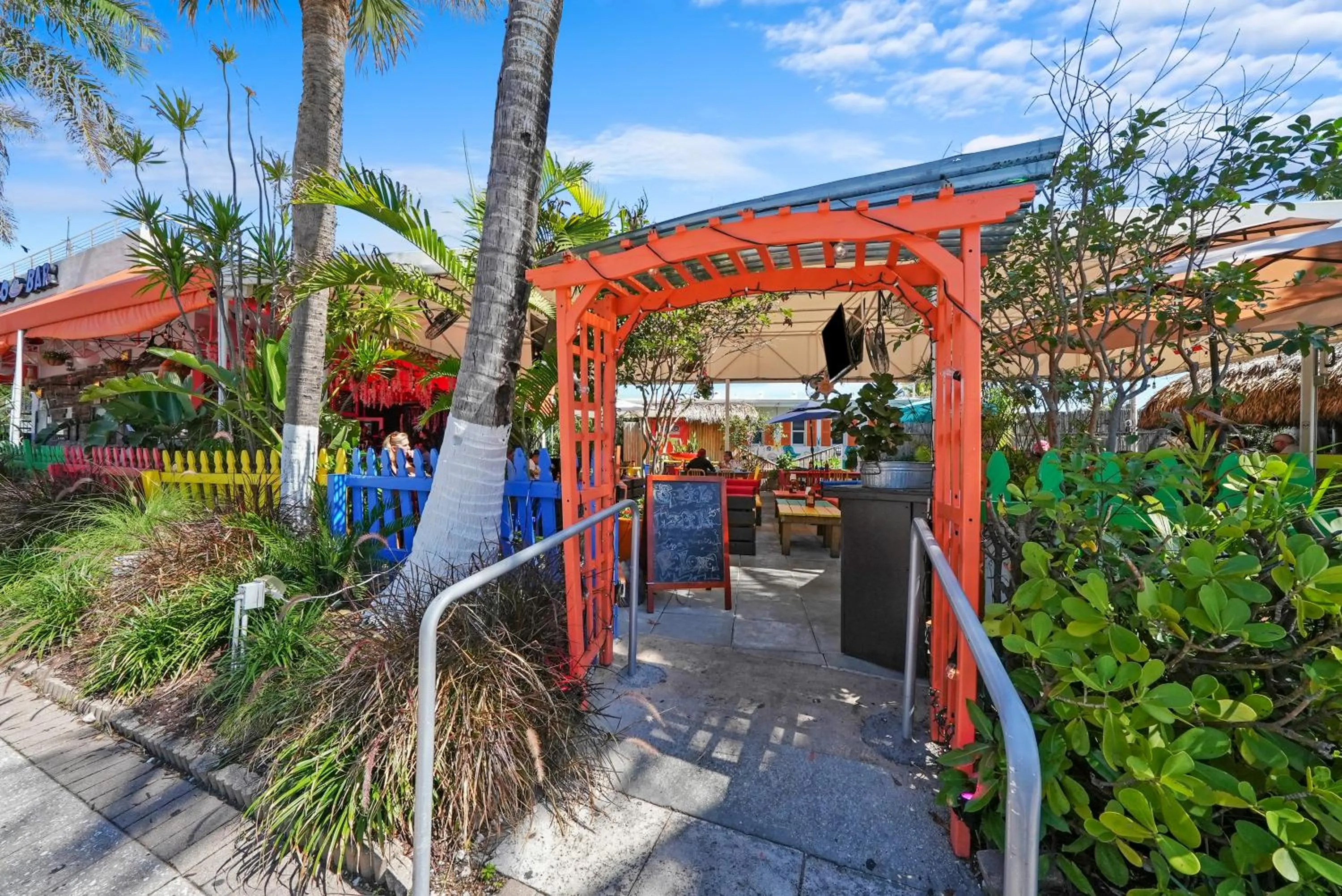 Restaurant/places to eat in Hollywood Beach Suites and Hotel