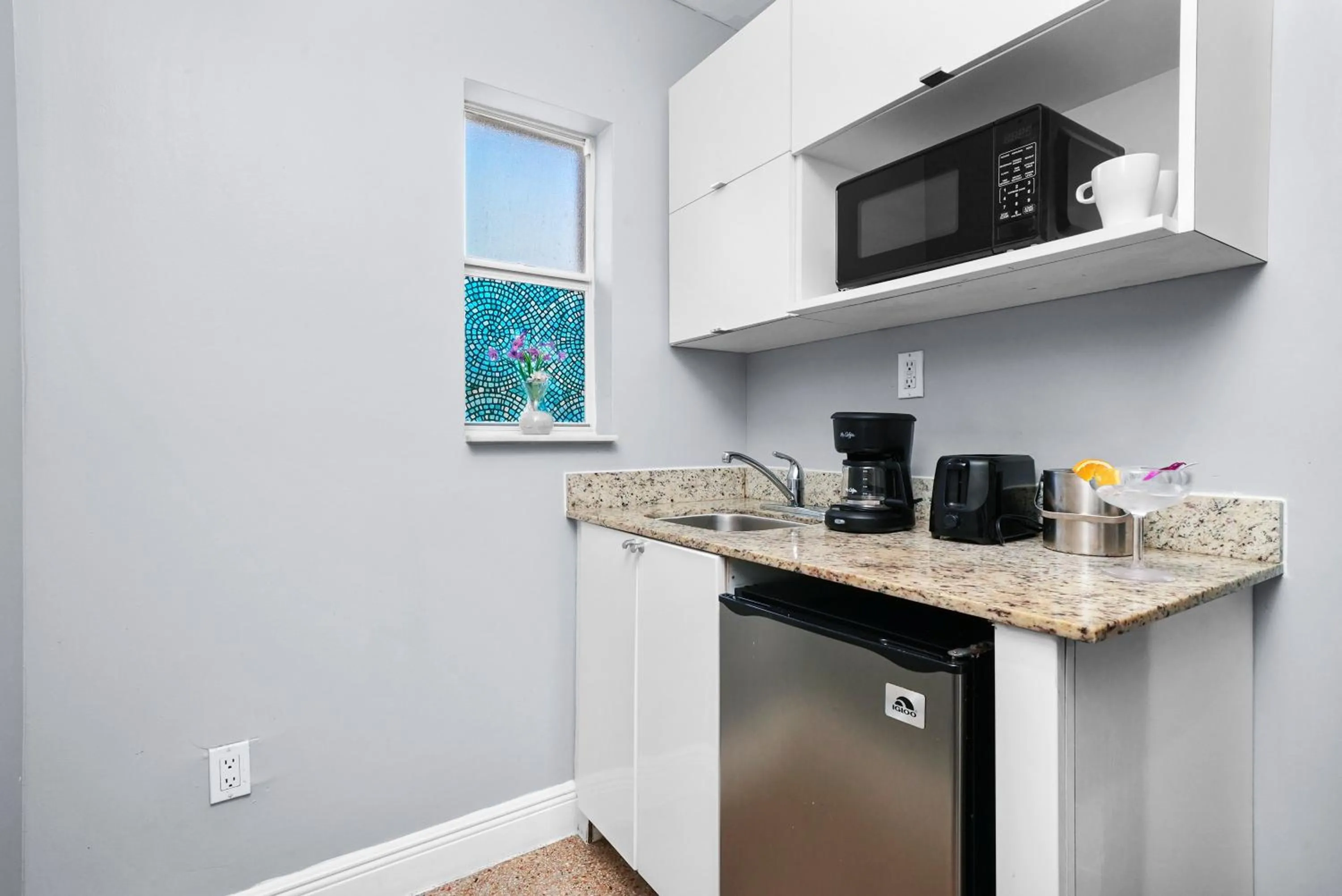 Kitchen or kitchenette in Hollywood Beach Suites and Hotel