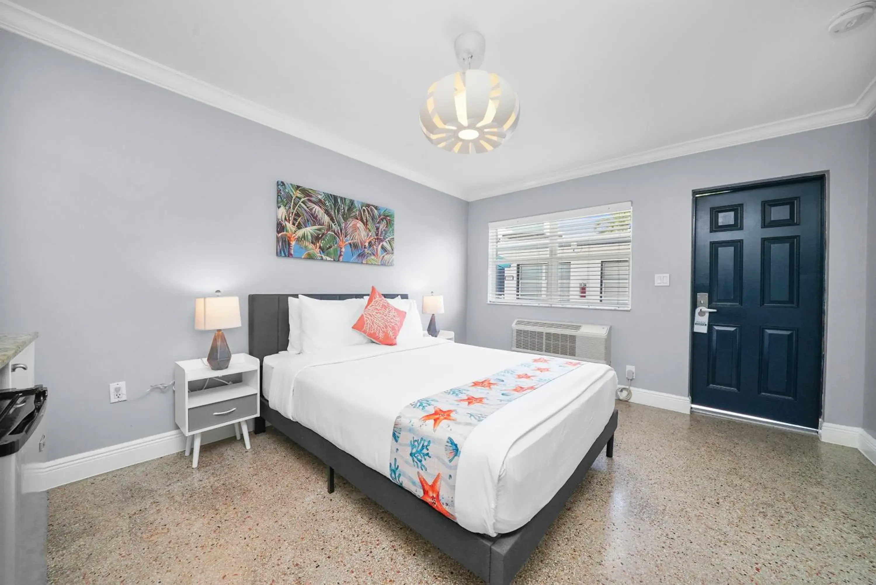 Accessible Standard Queen Room in Hollywood Beach Suites and Hotel Accessible Standard Queen Room in Hollywood Beach Suites and Hotel