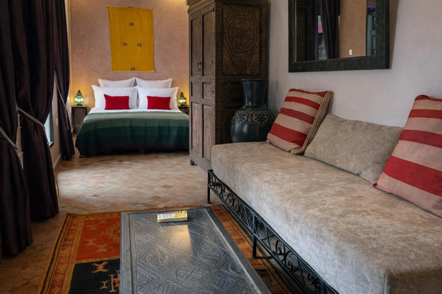 Photo of the whole room, Bed in Riad Lapis-lazuli