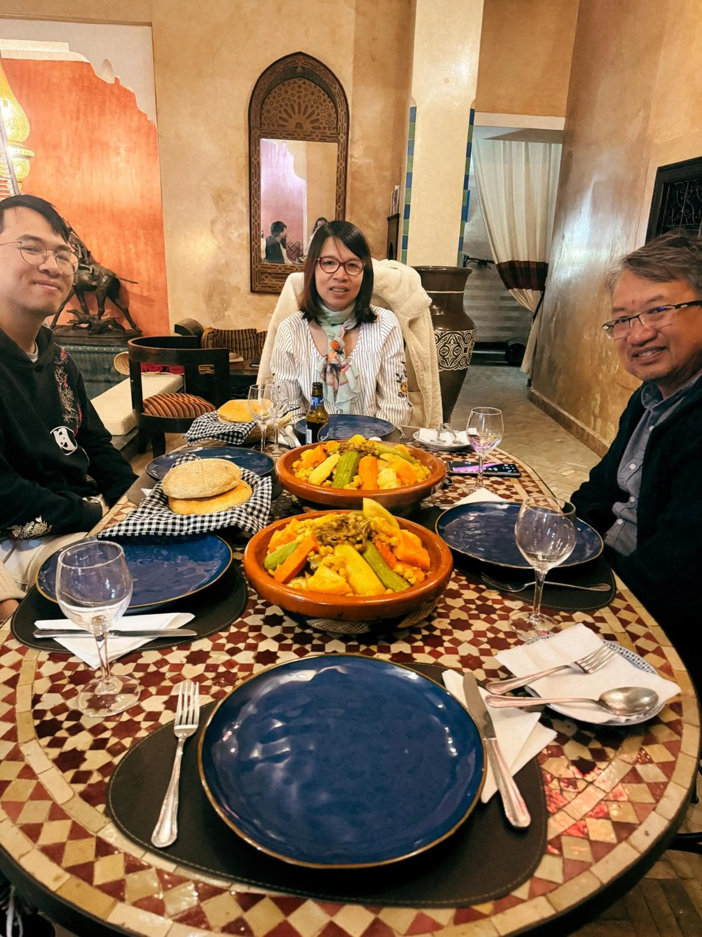 Restaurant/places to eat in Riad Lapis-lazuli
