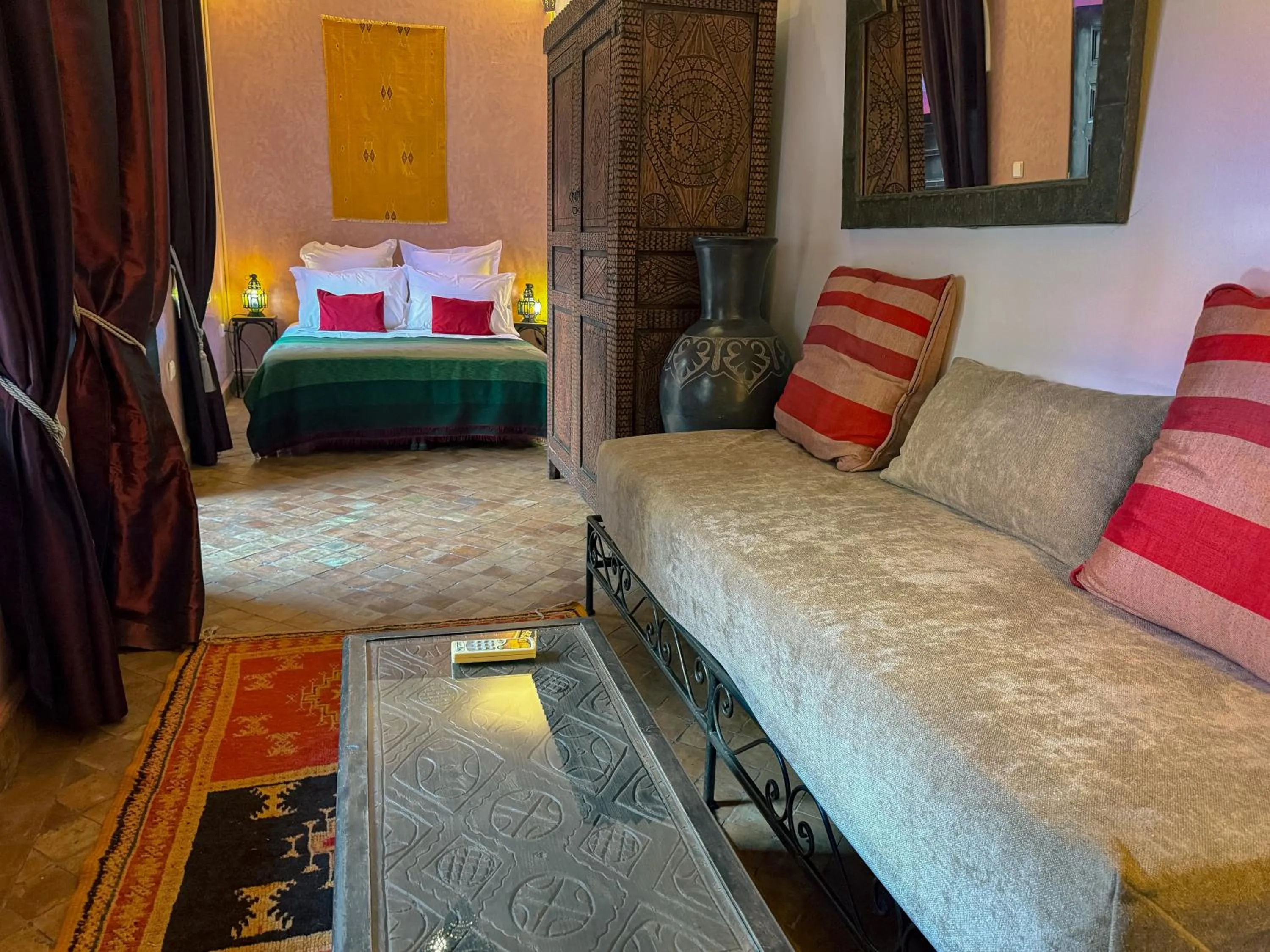 Photo of the whole room, Bed in Riad Lapis-lazuli