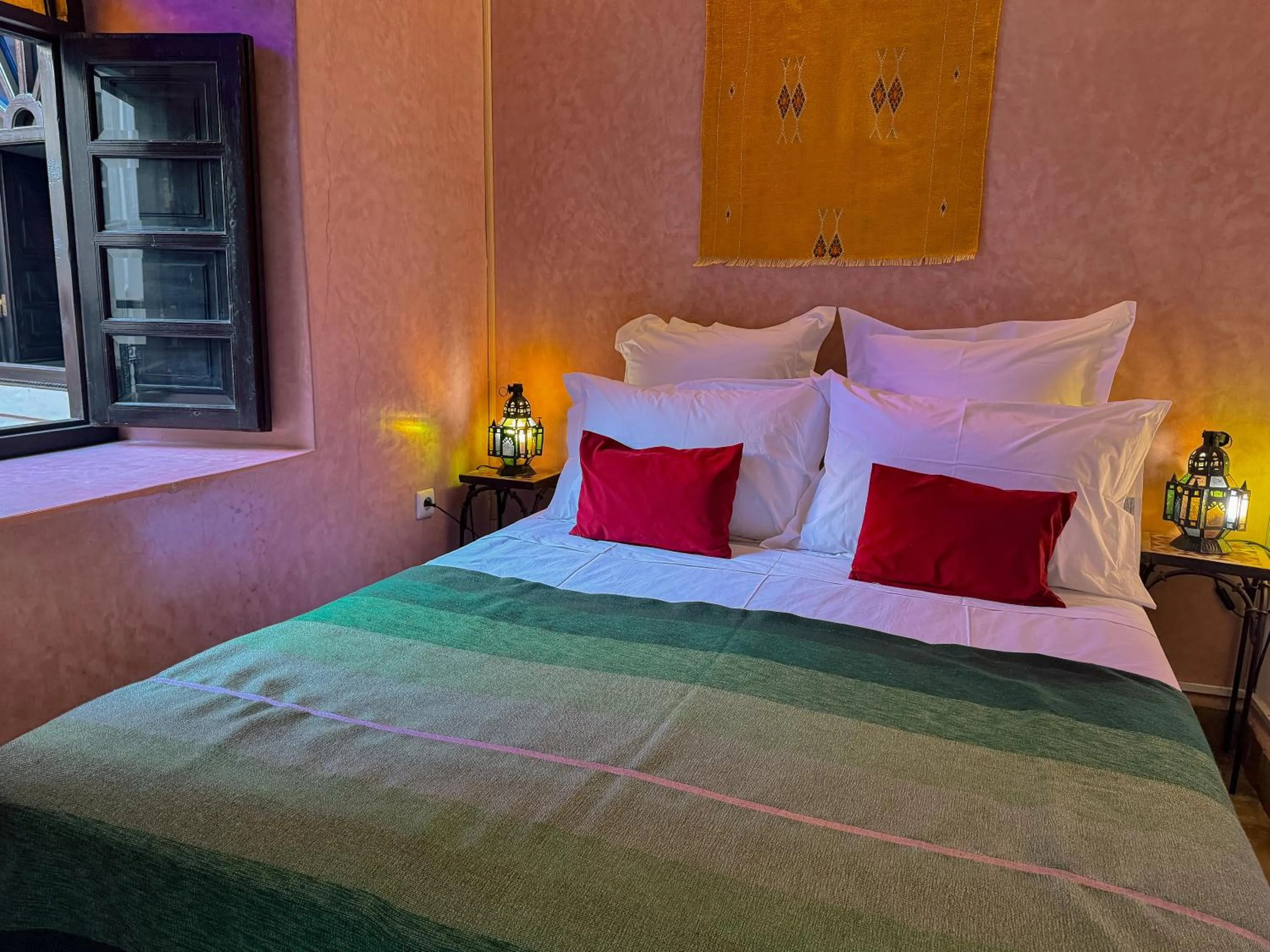 Bed in Riad Lapis-lazuli