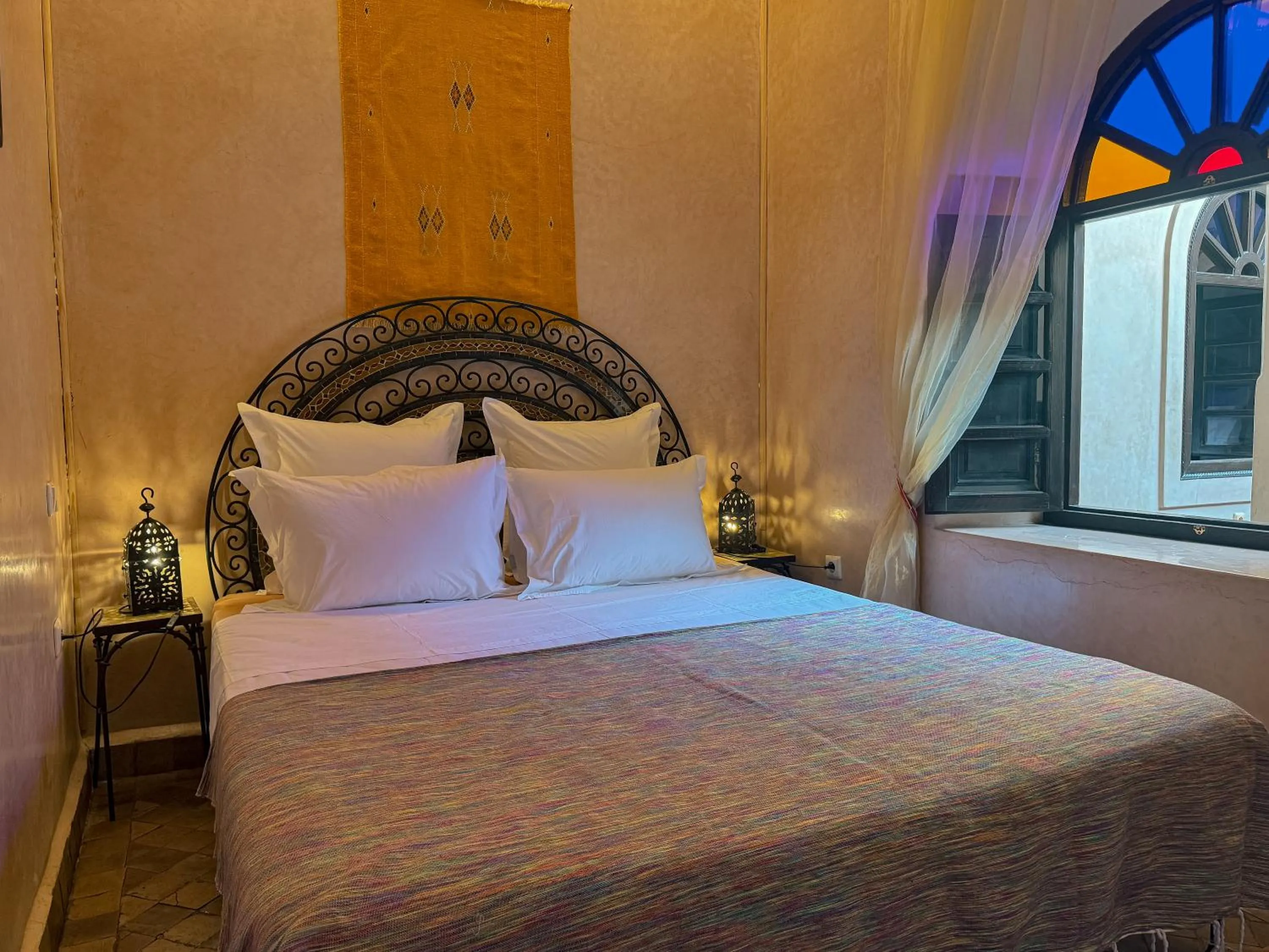 Bed in Riad Lapis-lazuli