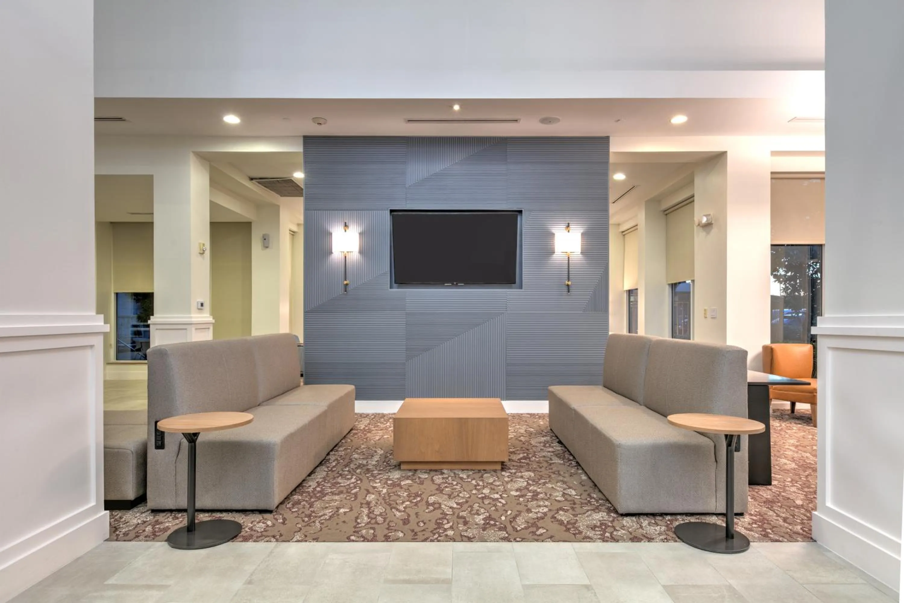 Seating area in Hilton Garden Inn Dallas Arlington
