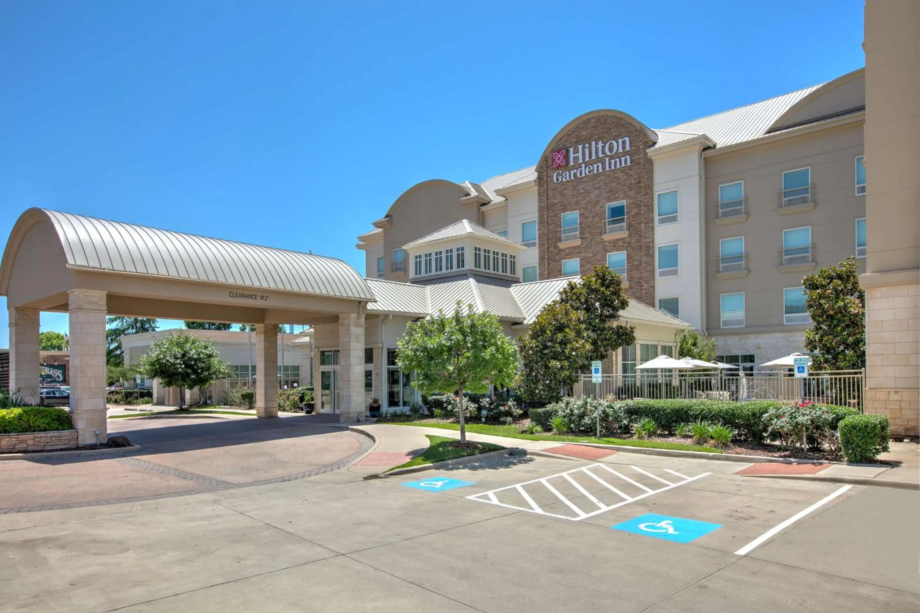 Property building in Hilton Garden Inn Dallas Arlington