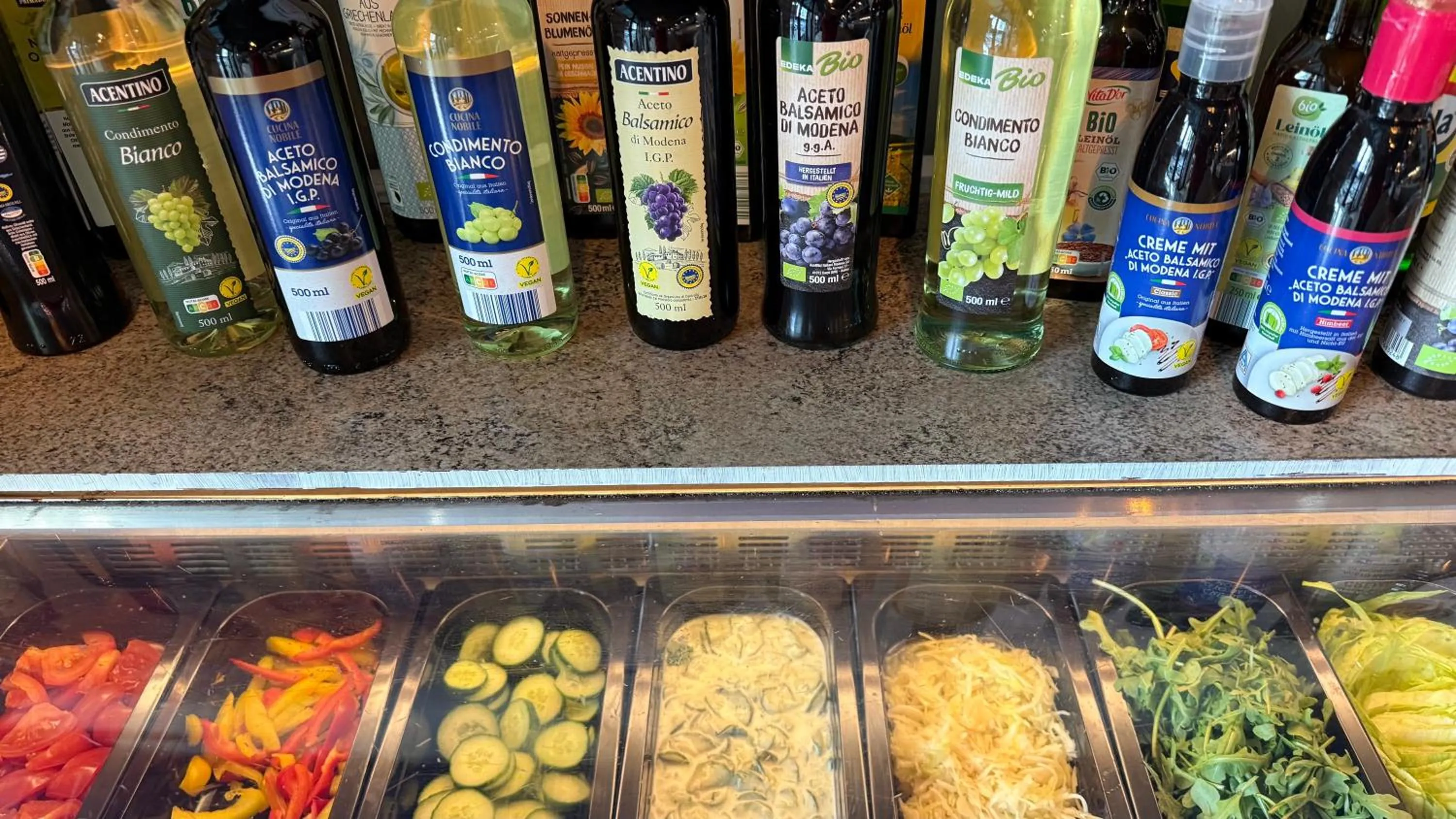 Restaurant/places to eat in Unperfekthotel CoWorkingHotel