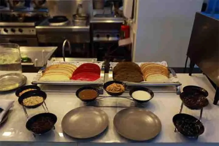 Buffet breakfast in Odua Weston Jambi