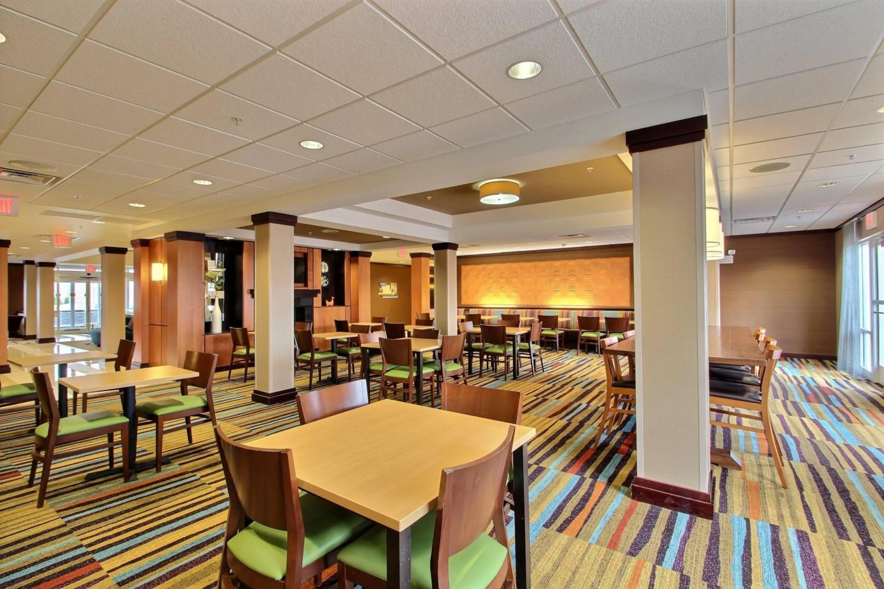 Breakfast in Fairfield Inn & Suites by Marriott Milwaukee Airport