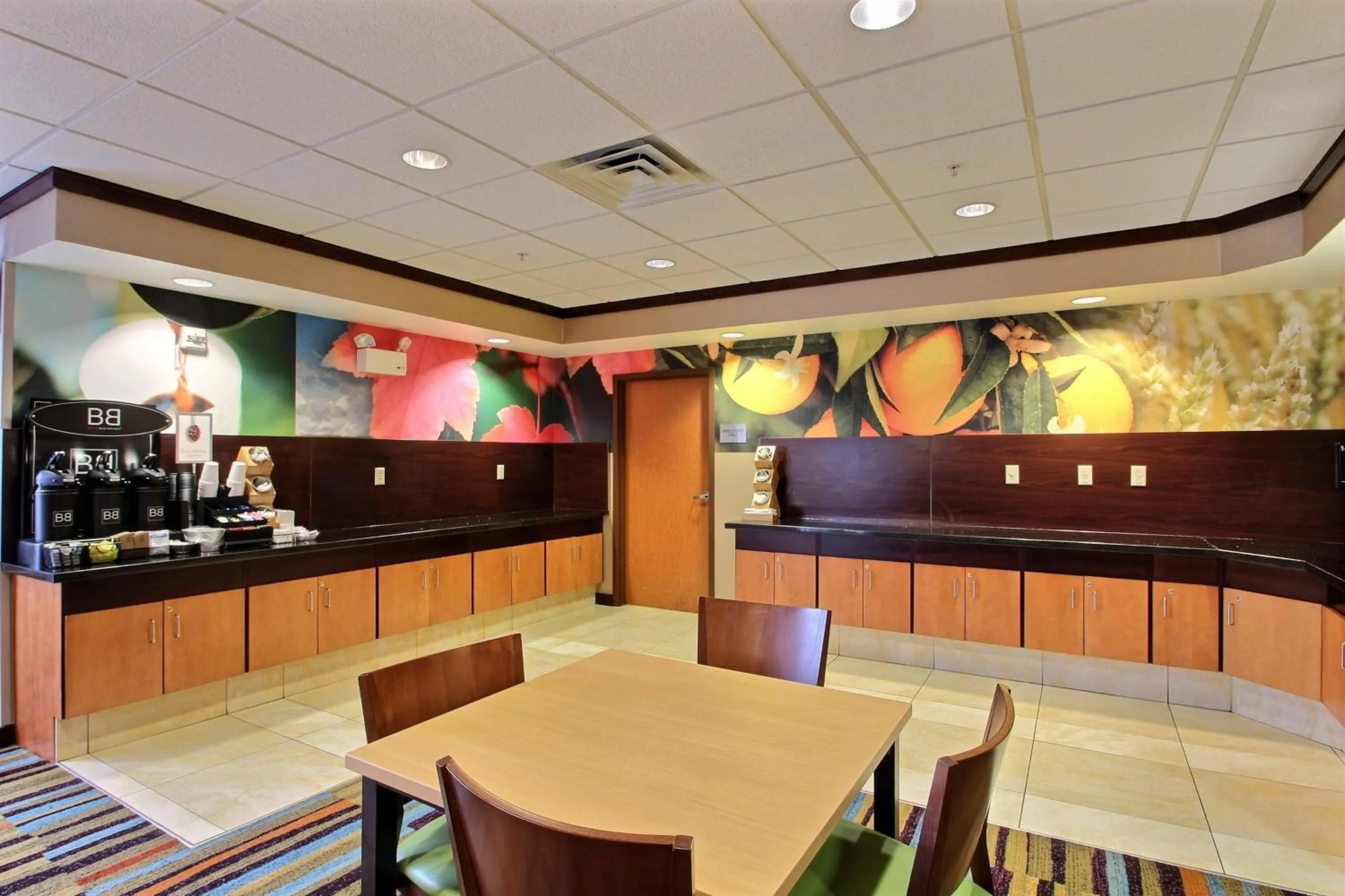 Breakfast in Fairfield Inn & Suites by Marriott Milwaukee Airport