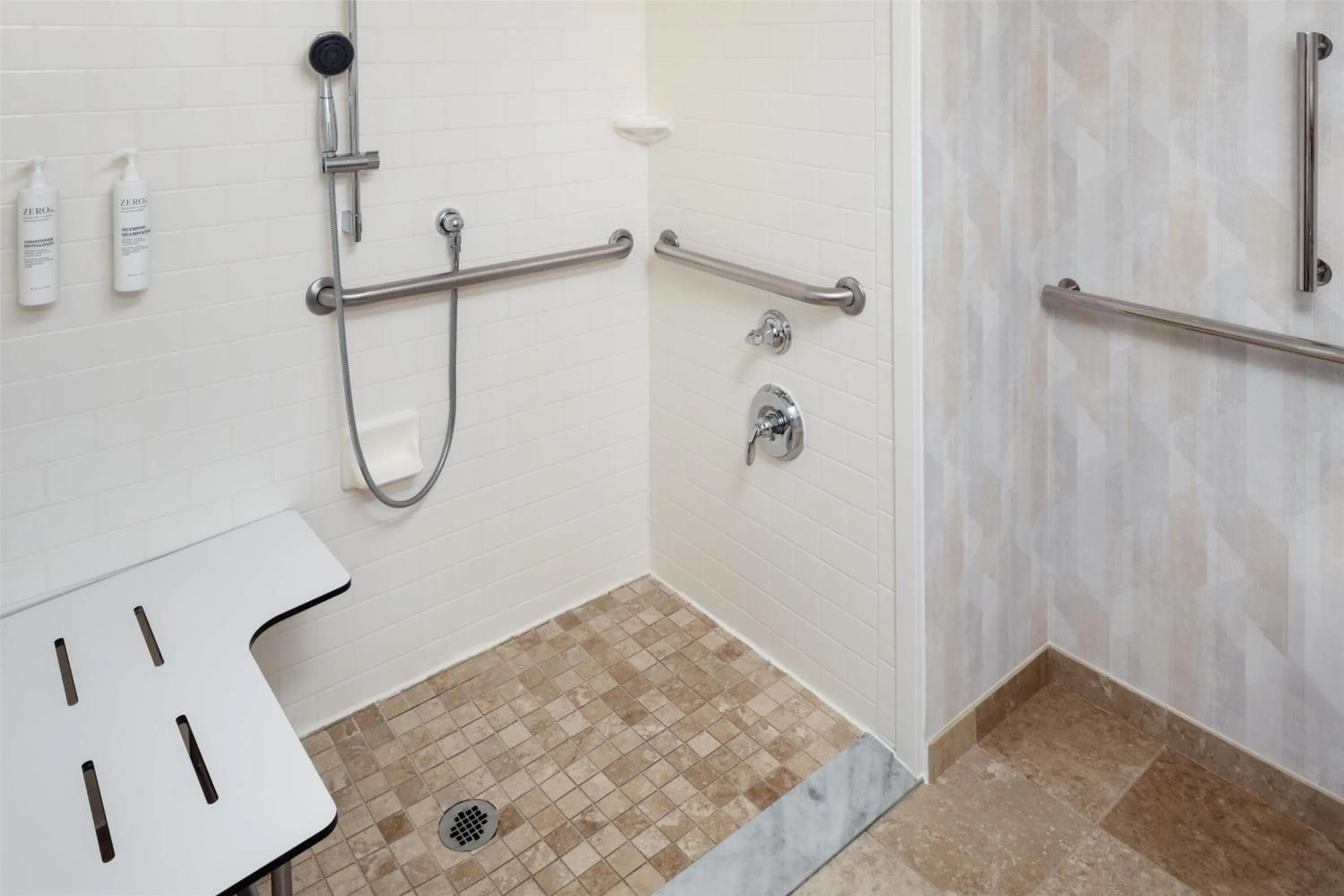 Bathroom in Hampton Inn Nashua