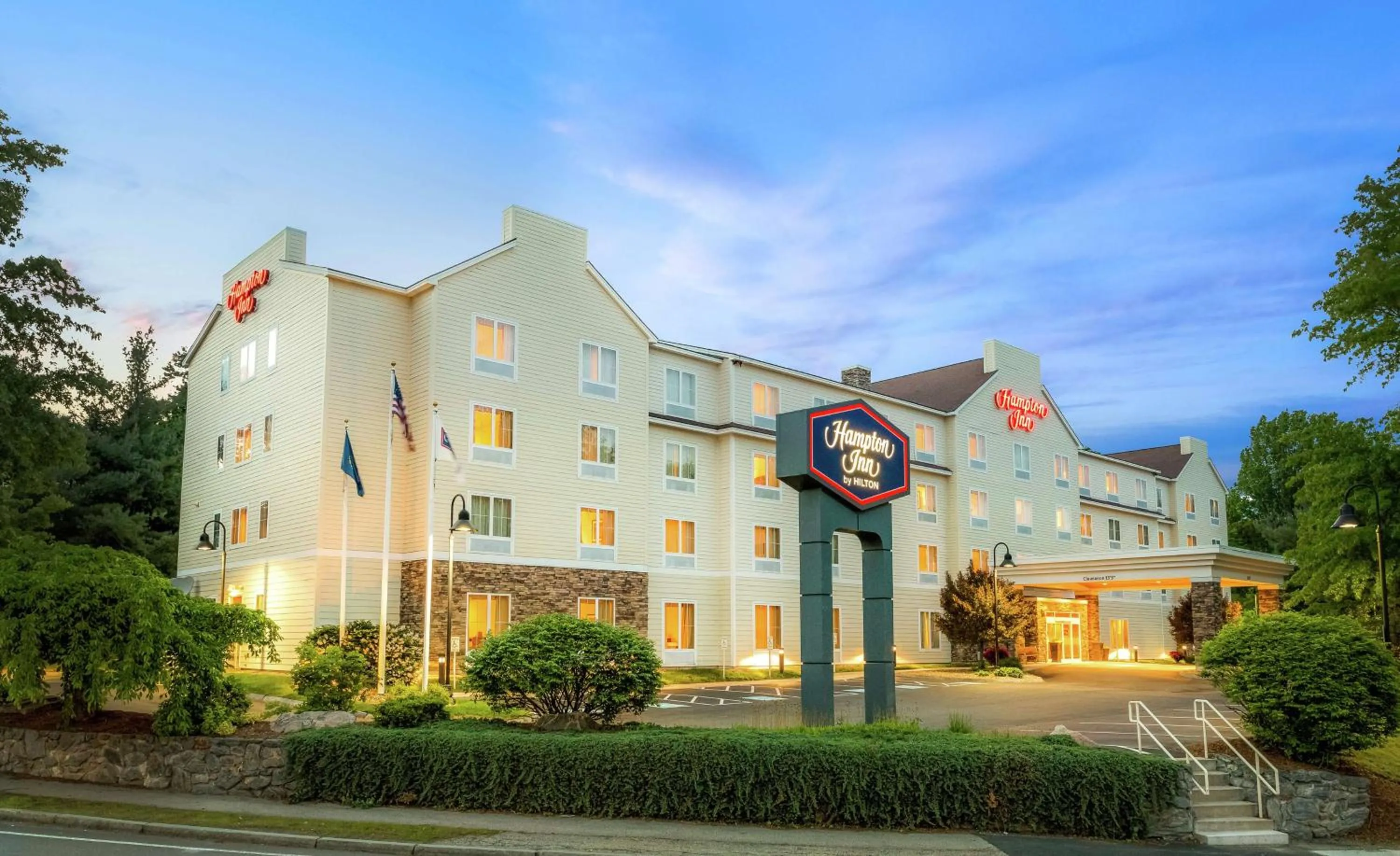 Property building in Hampton Inn Nashua