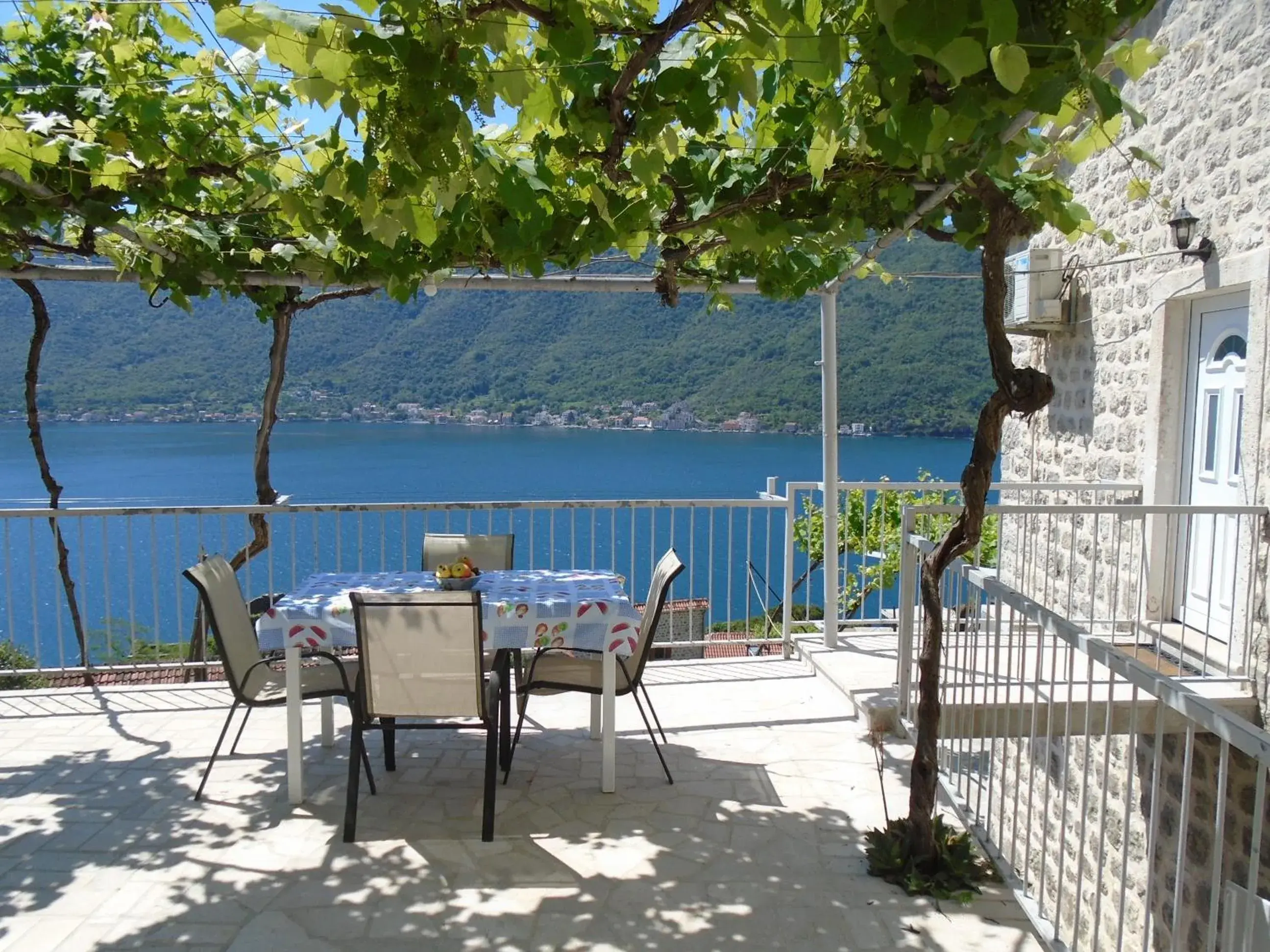 Apartment with Sea View in Apartments Jovanović Apartment with Sea View in Apartments Jovanović