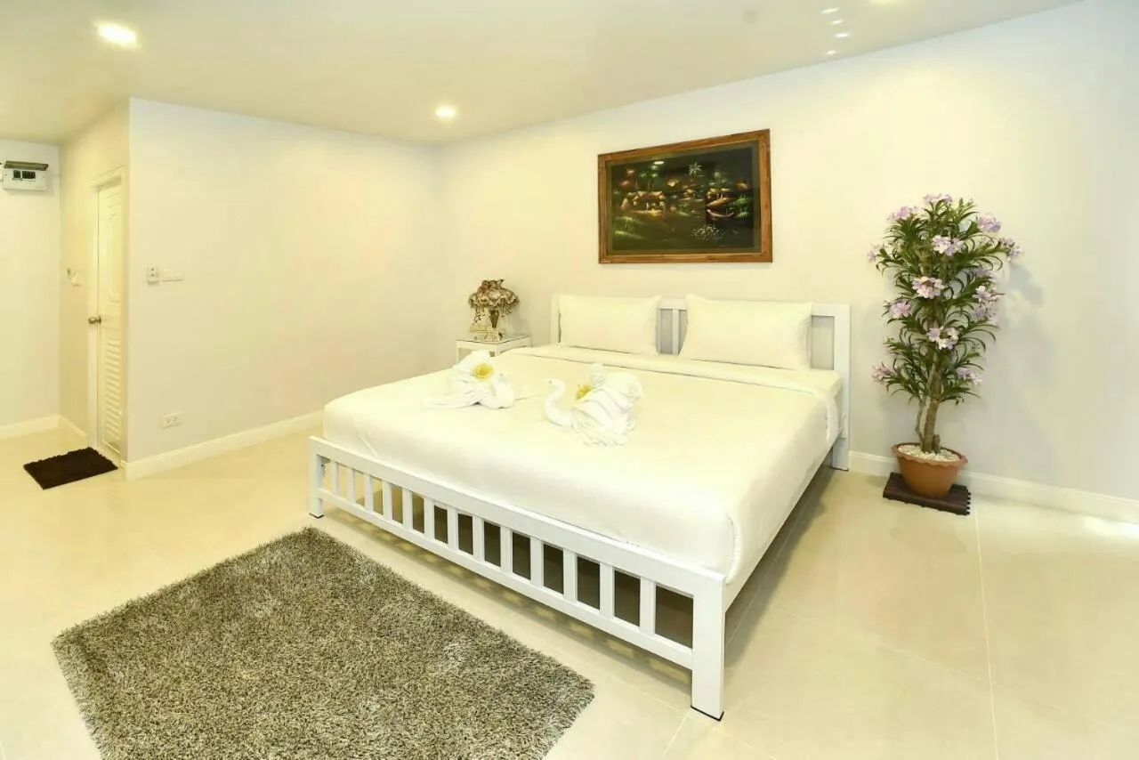 Bed in Parvena Hotel Sathorn