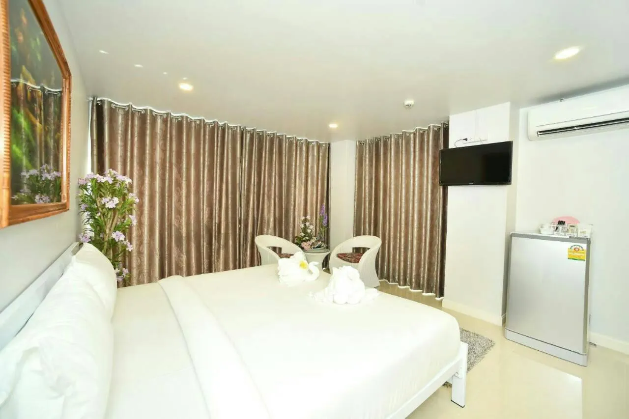Bed in Parvena Hotel Sathorn