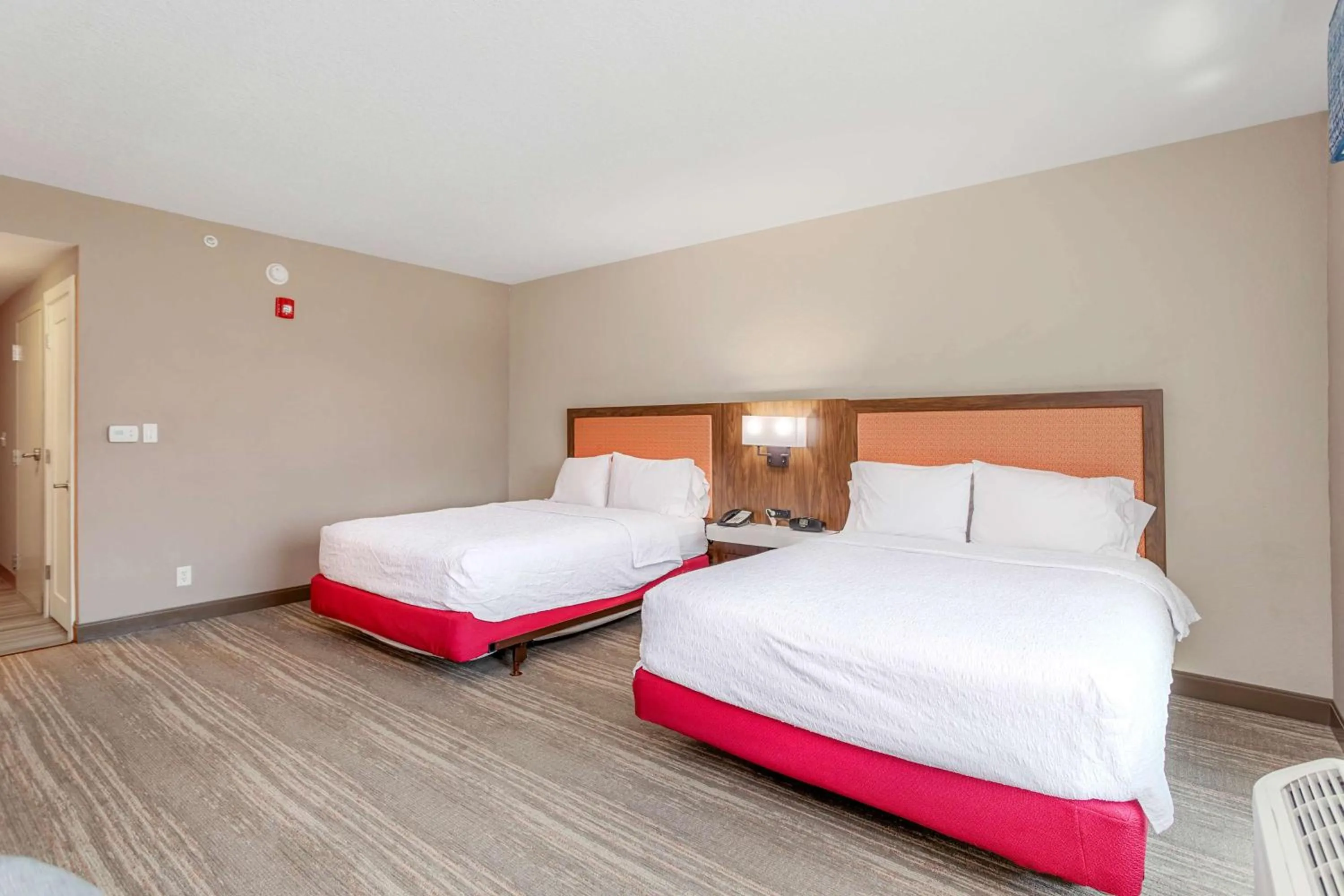 Bedroom, Bed in Hampton Inn & Suites Orlando-Apopka