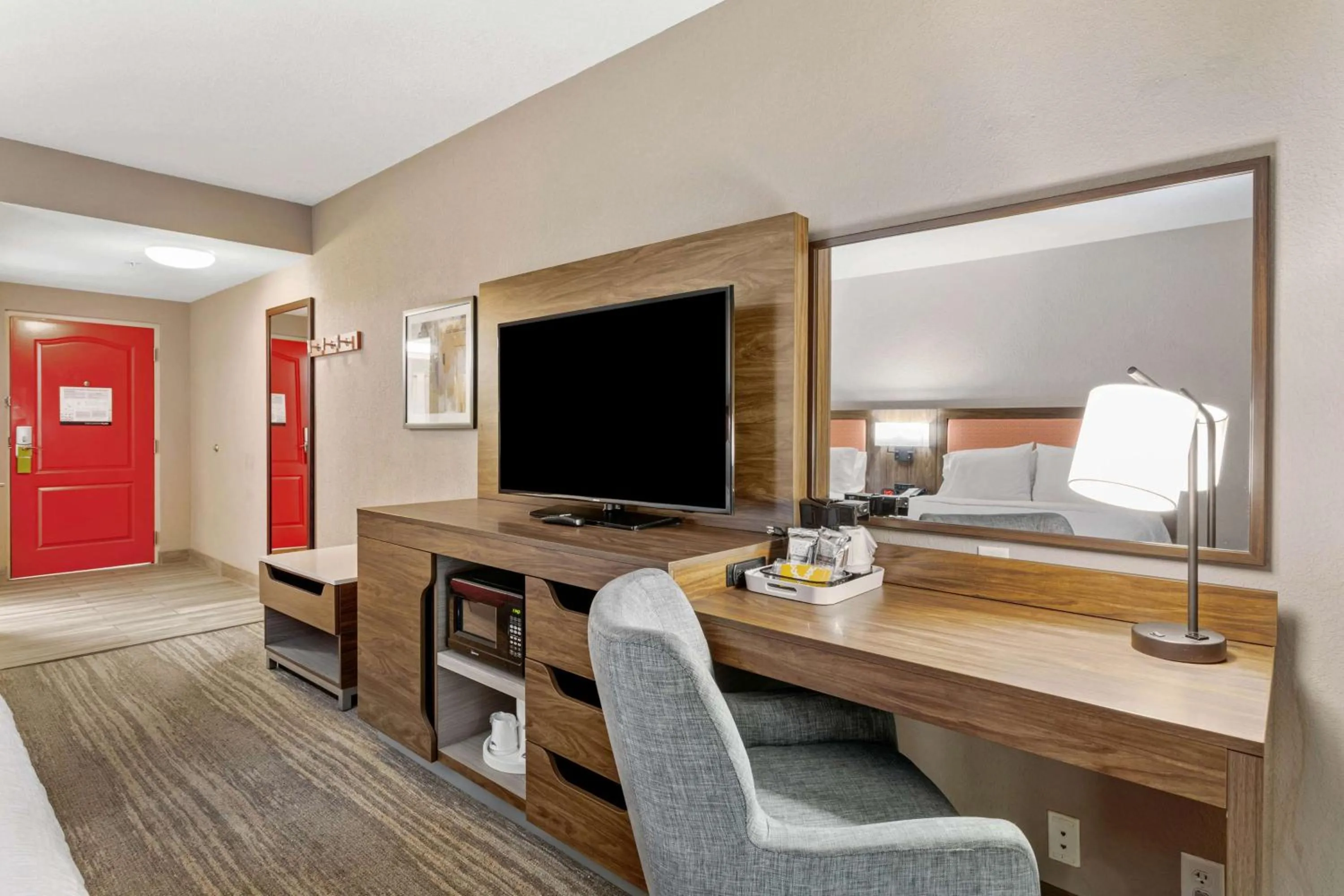 Bedroom in Hampton Inn & Suites Orlando-Apopka