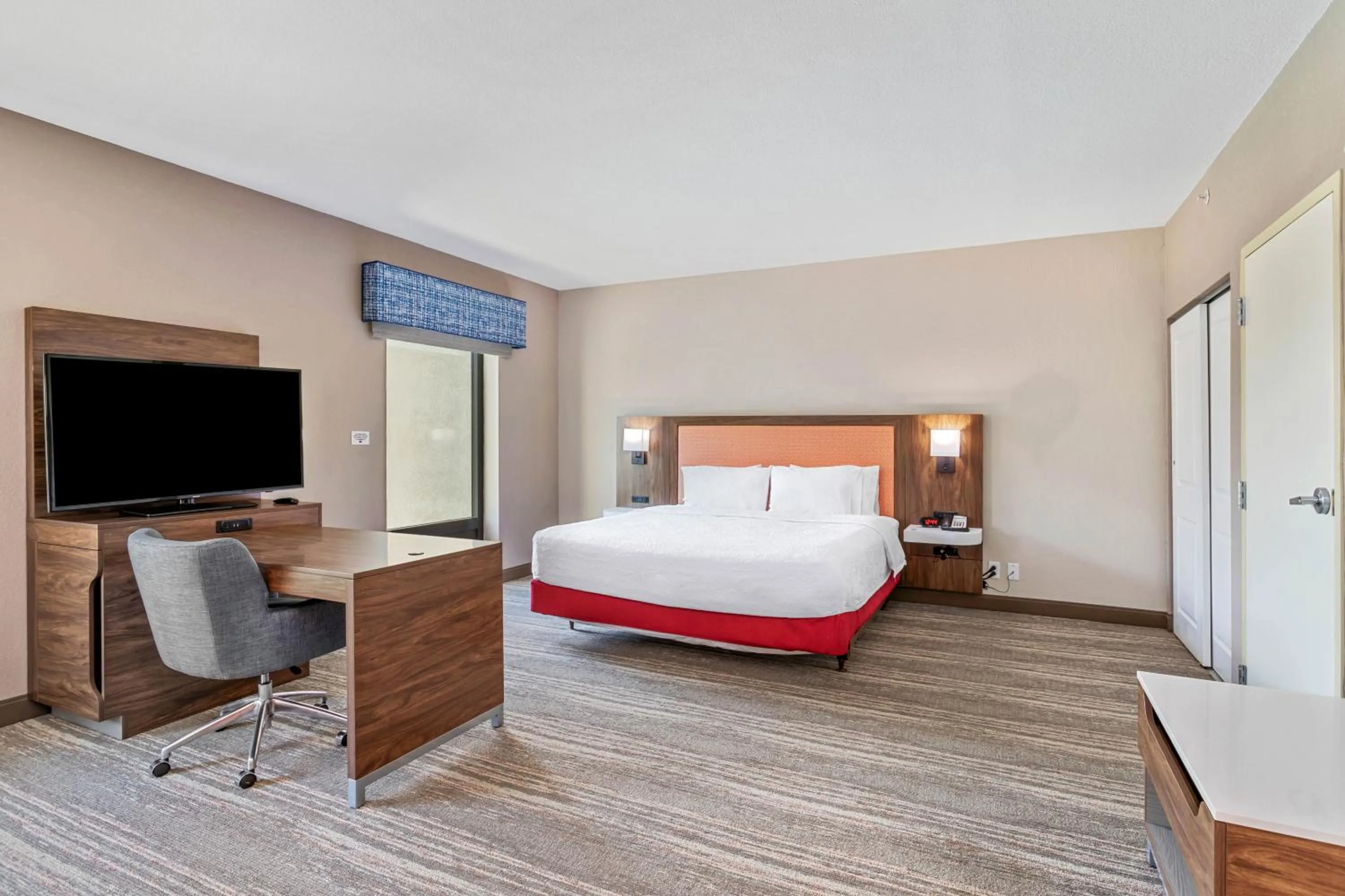 Bedroom, Bed in Hampton Inn & Suites Orlando-Apopka