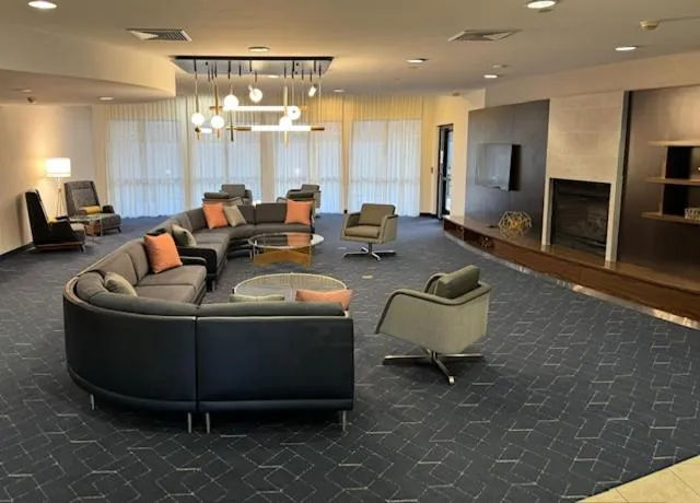 Communal lounge/ TV room in Courtyard by Marriott Kingston