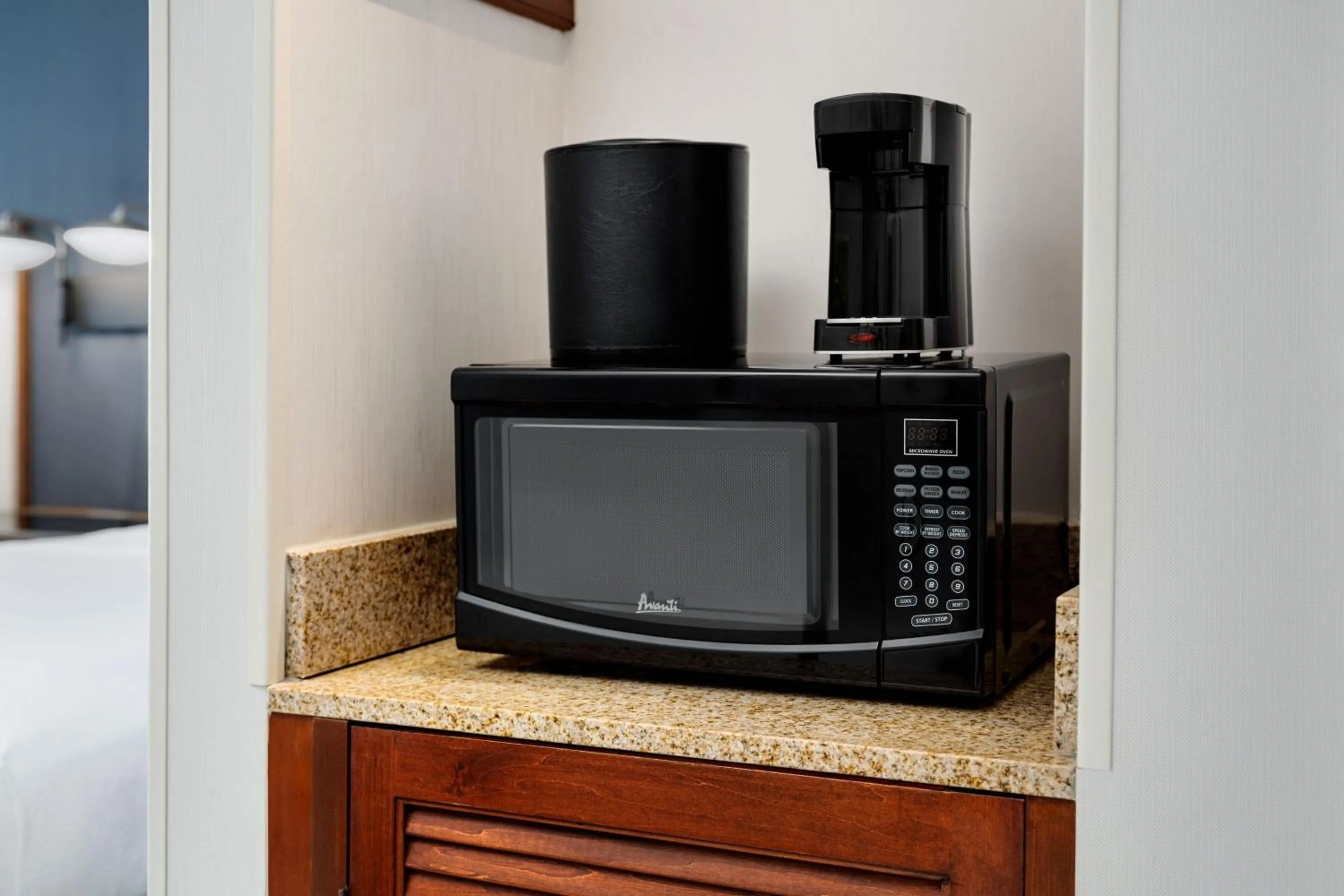 Photo of the whole room in Courtyard by Marriott Kingston