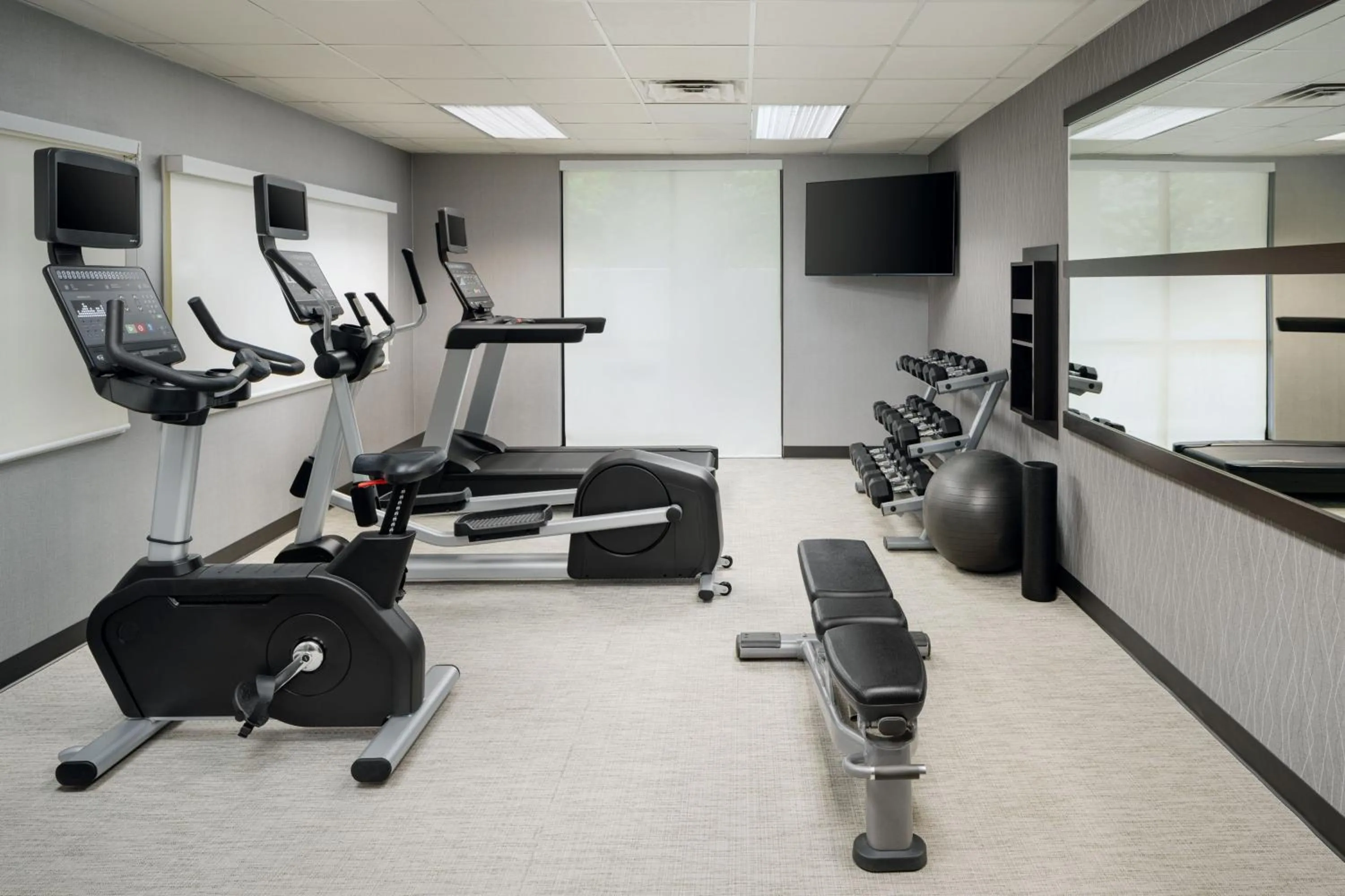 Fitness centre/facilities in Courtyard by Marriott Kingston