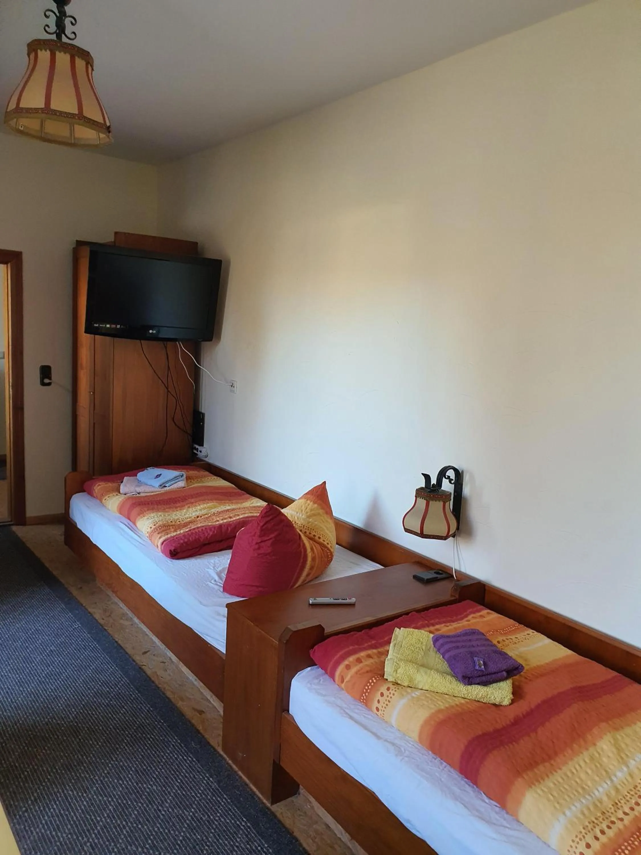 Bathroom, Bed in Gasthof Alte Fischerhütte