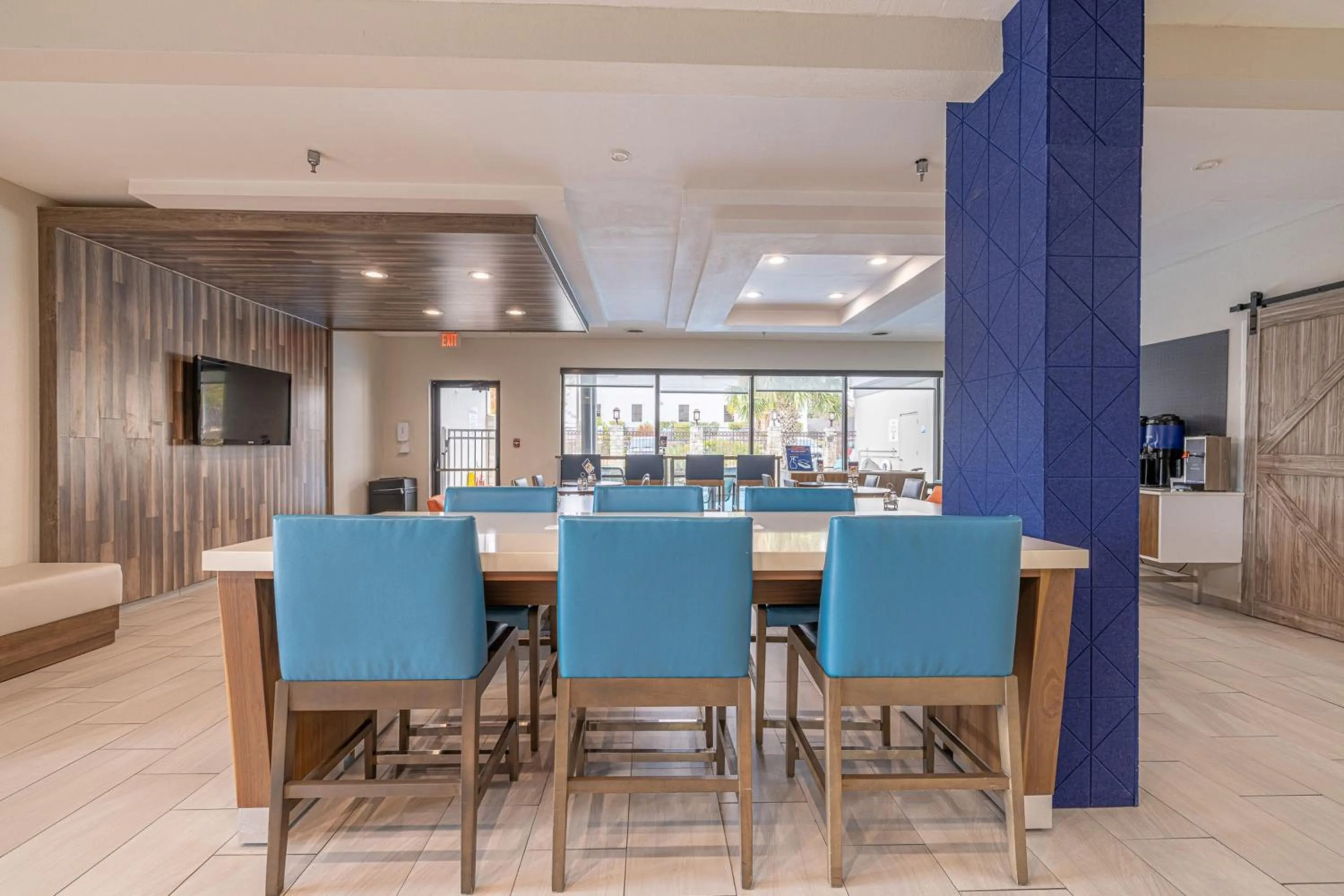 Breakfast in Holiday Inn Express & Suites College Station by IHG