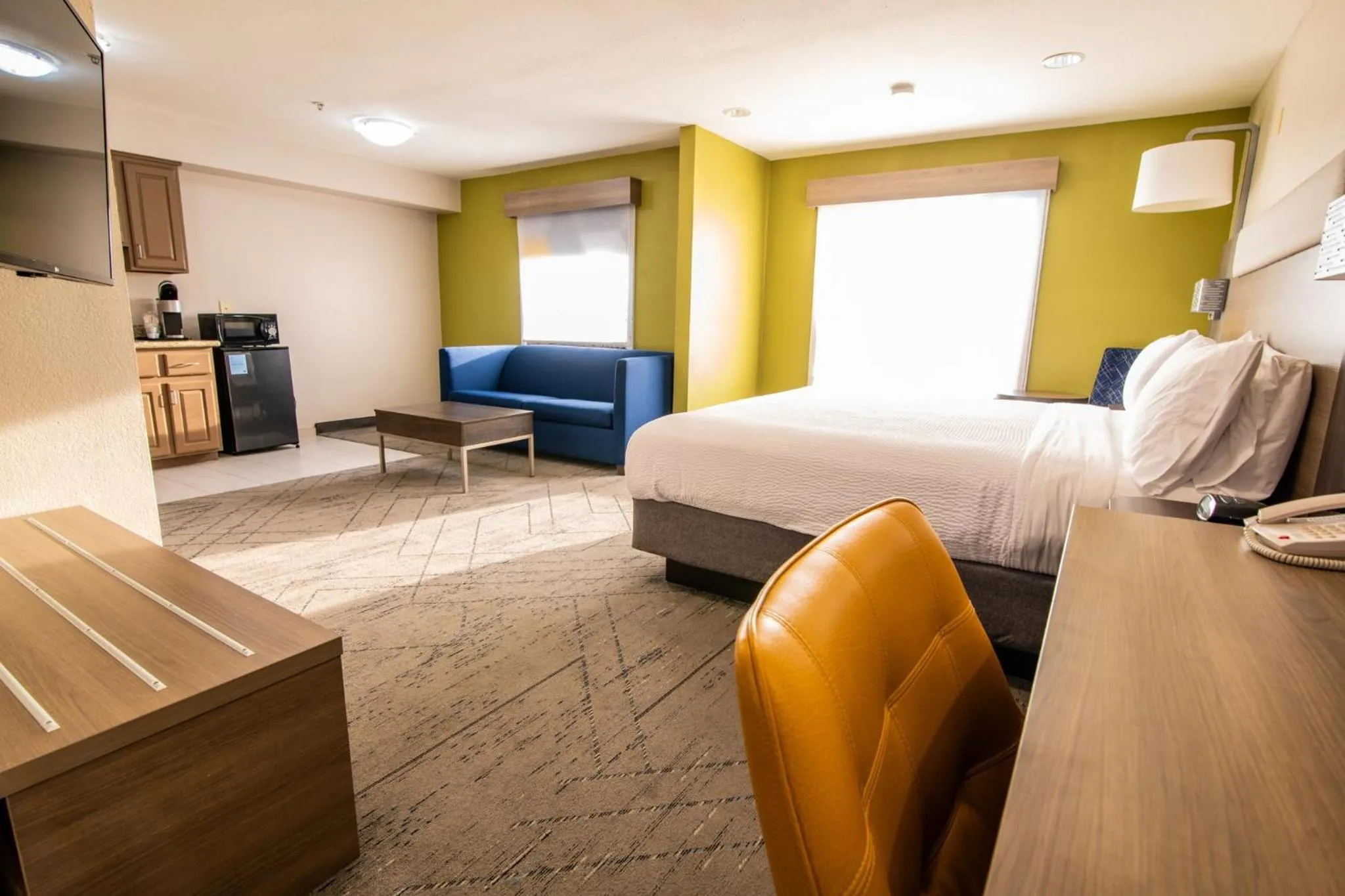 Photo of the whole room, Bed in Holiday Inn Express & Suites College Station by IHG