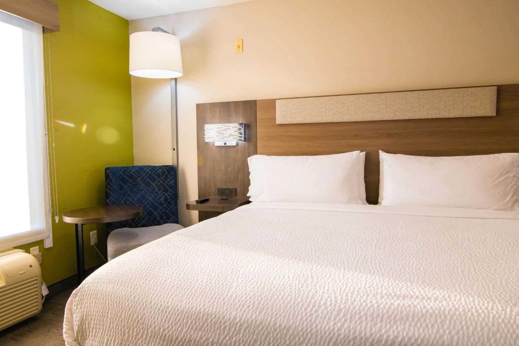 Photo of the whole room, Bed in Holiday Inn Express & Suites College Station by IHG