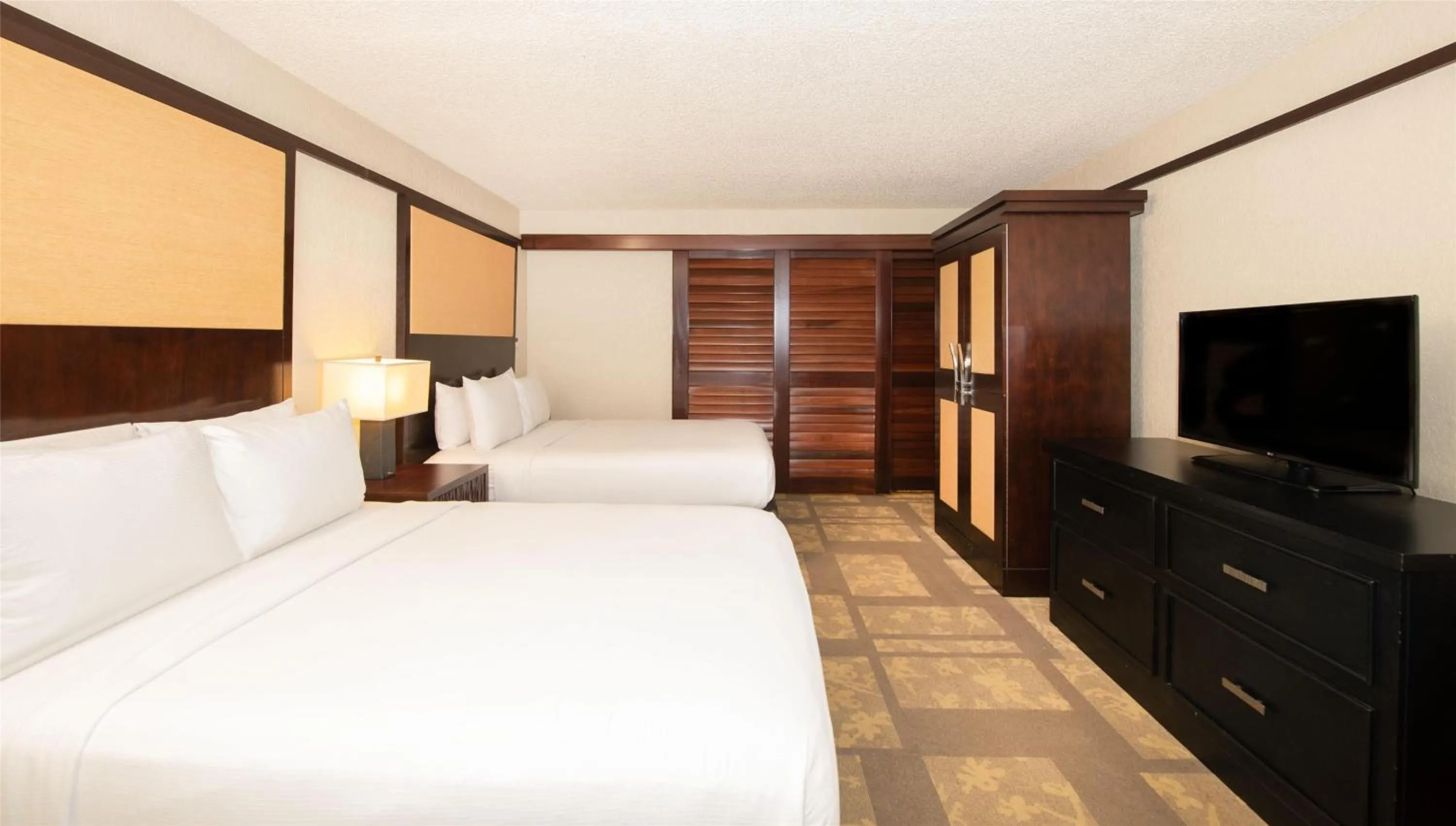 Bed in DoubleTree by Hilton Hotel Orlando at SeaWorld
