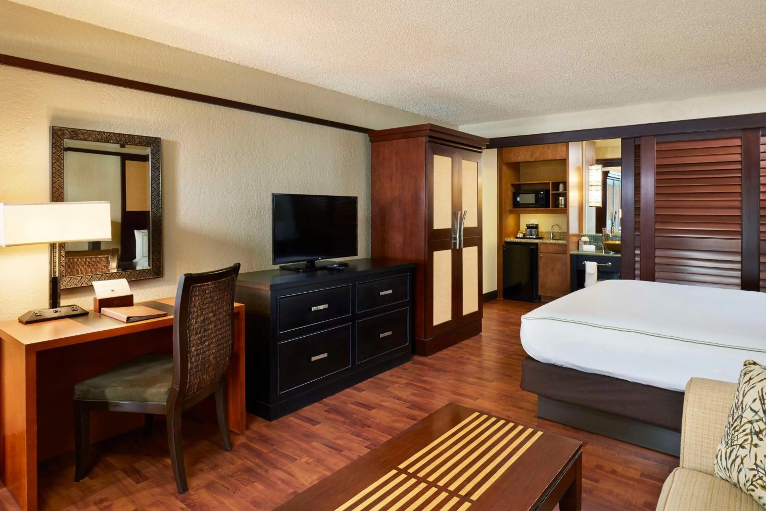 Bedroom, Bed in DoubleTree by Hilton Hotel Orlando at SeaWorld
