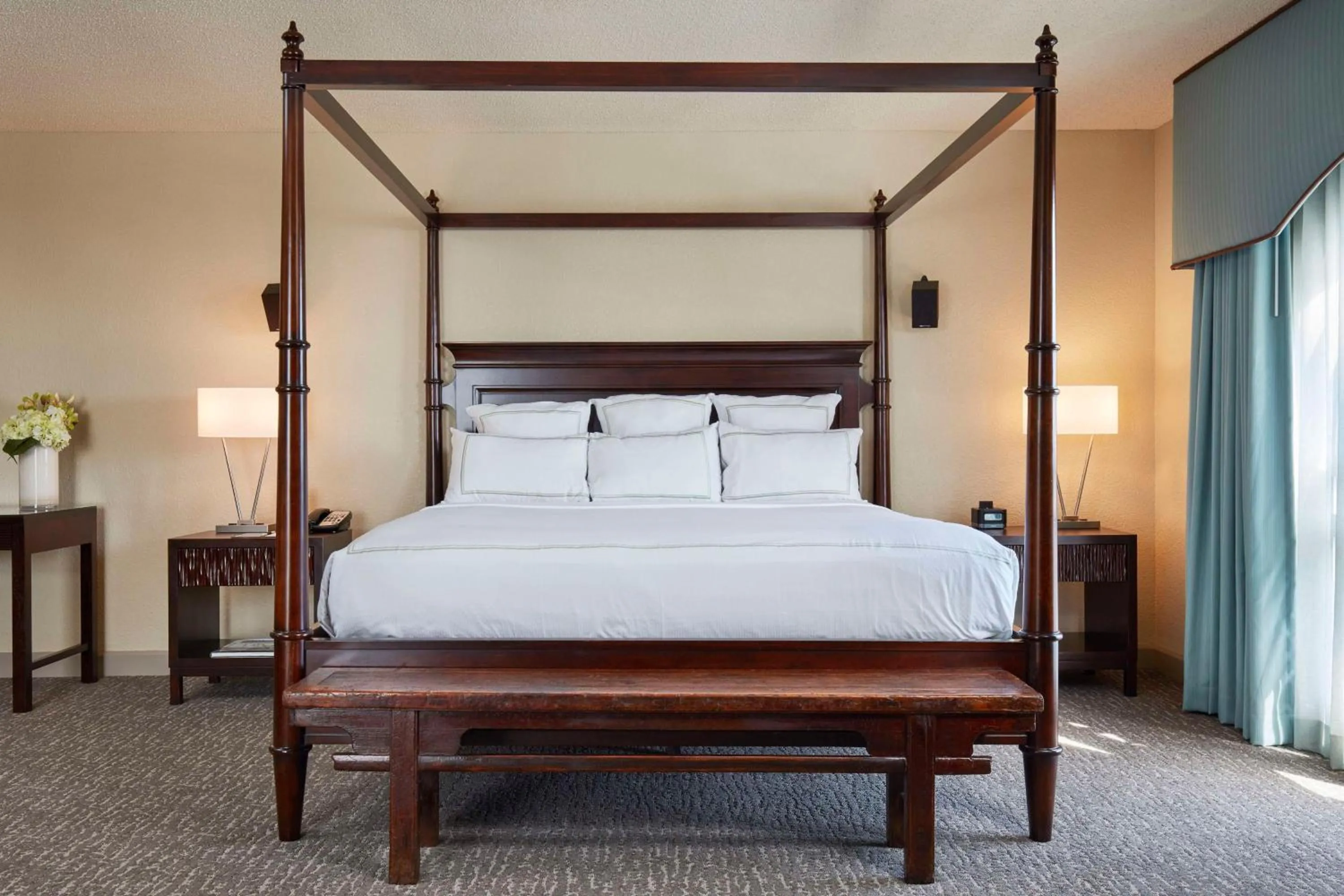 Bed in DoubleTree by Hilton Hotel Orlando at SeaWorld