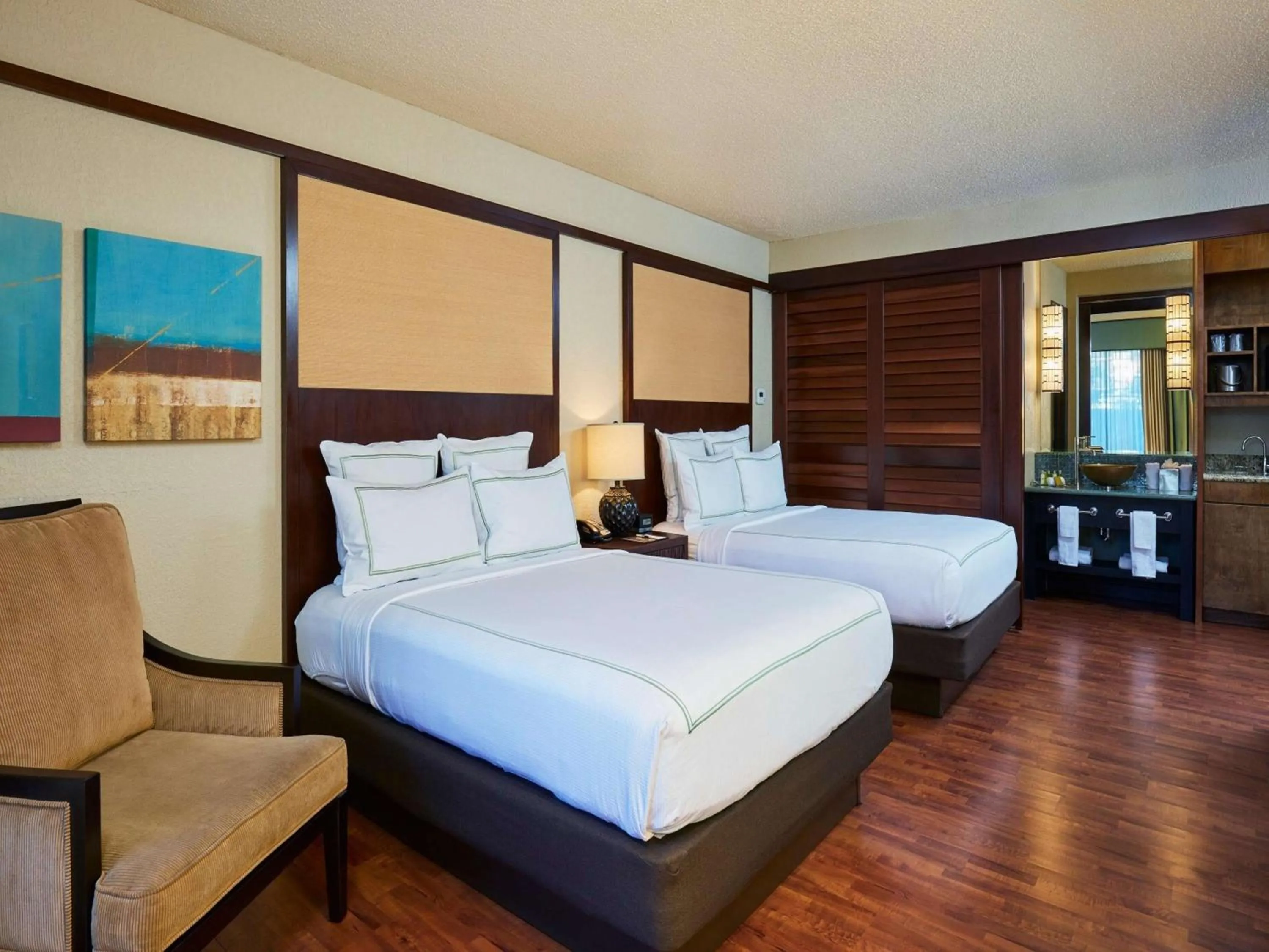 Bed in DoubleTree by Hilton Hotel Orlando at SeaWorld
