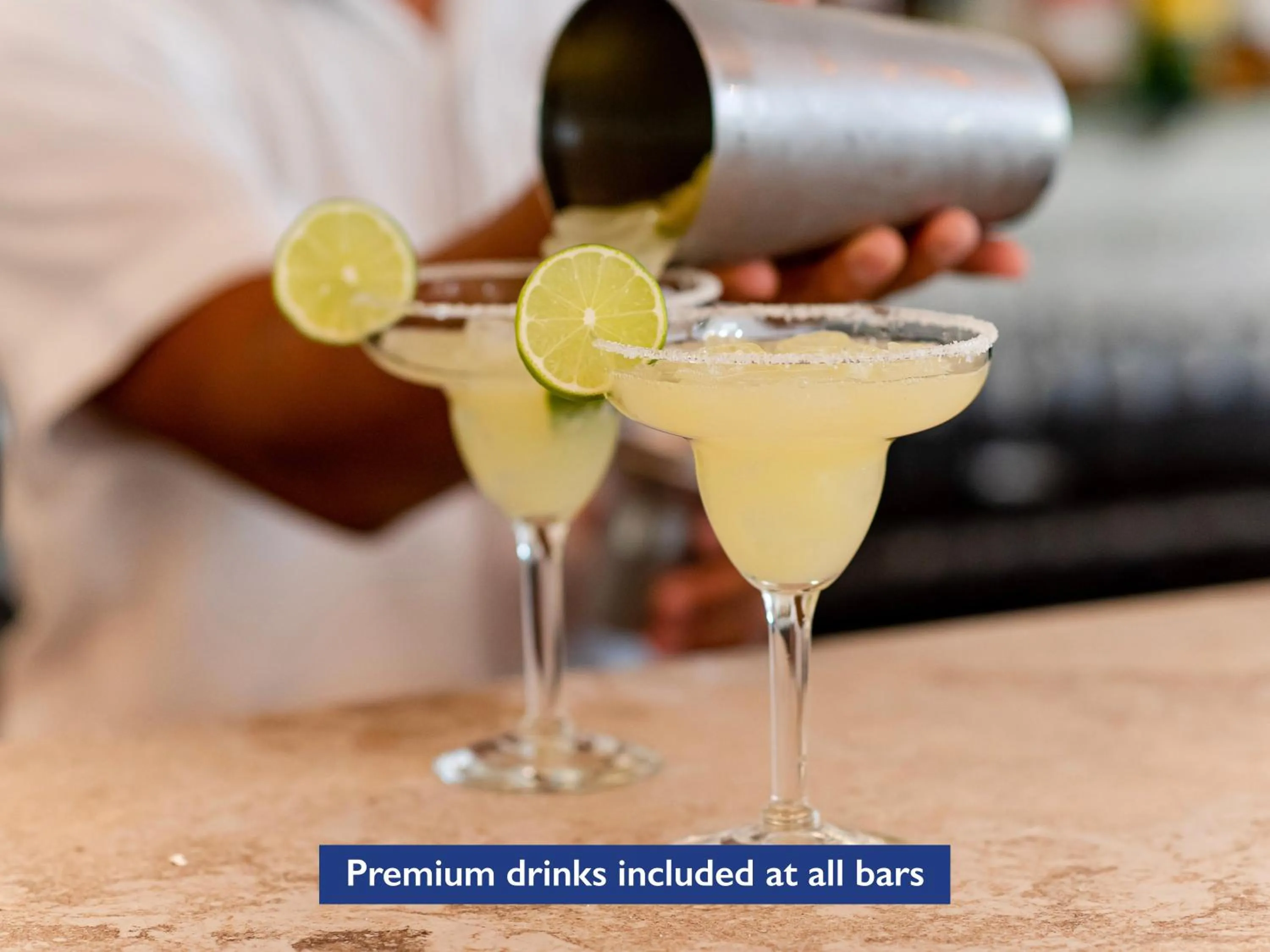 Lounge or bar in The Reef Coco Beach Resort & Spa- Optional All Inclusive